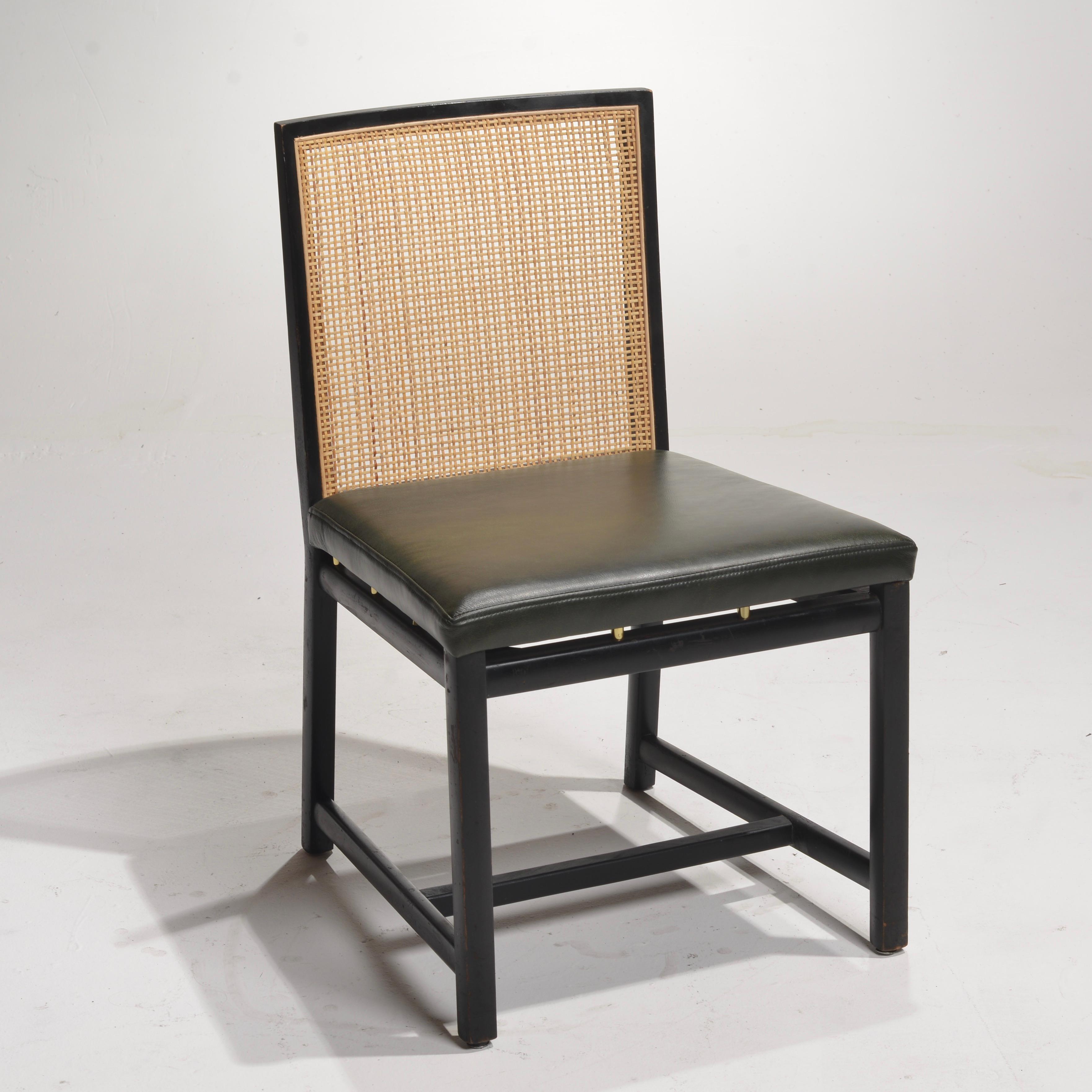 Mid-Century Modern Chaises de salle à manger à dossier canné en laque noire de Michael Taylor pour Baker en vente
