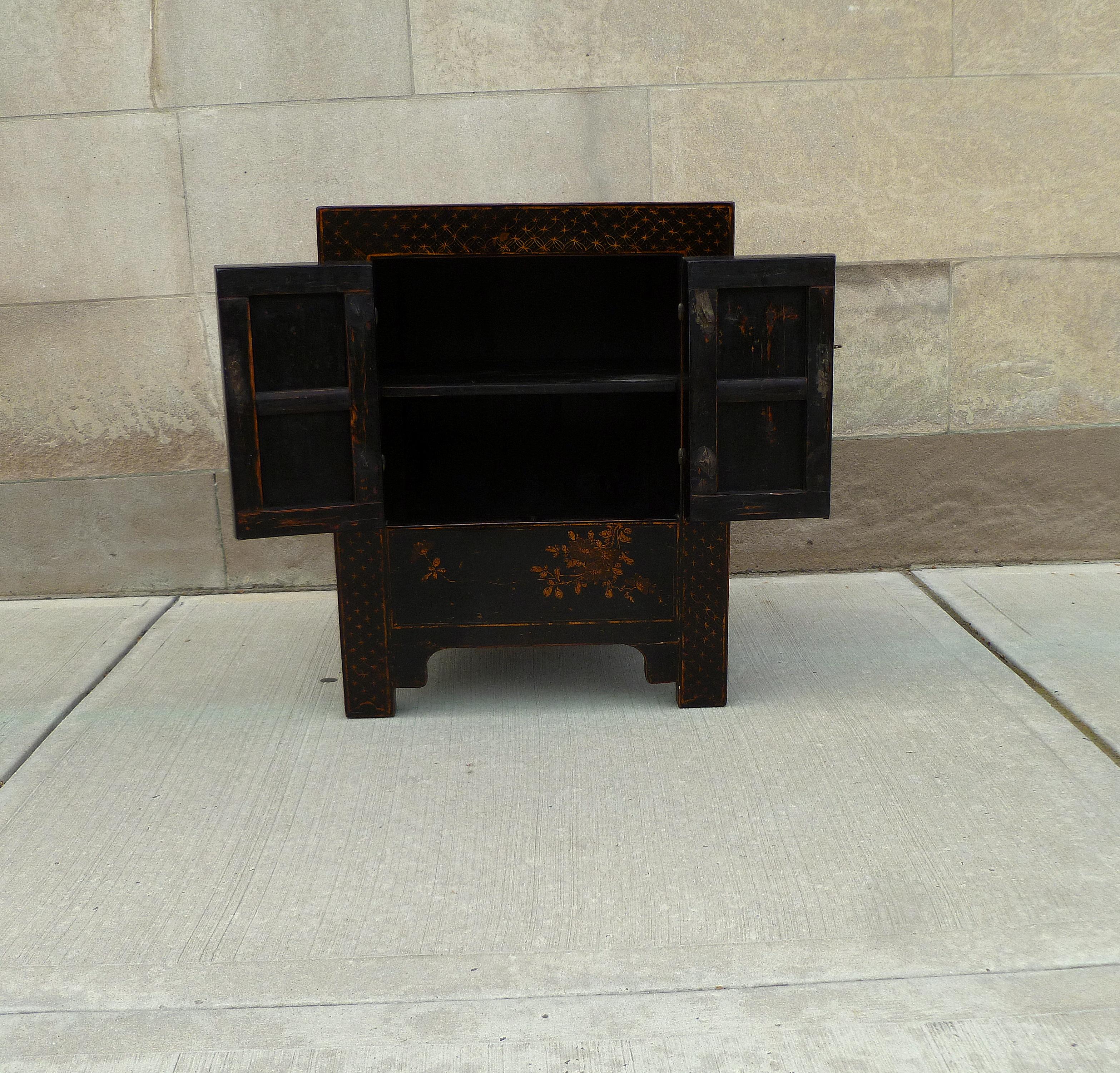 Black Lacquer Chest with Gilt Motif For Sale 3