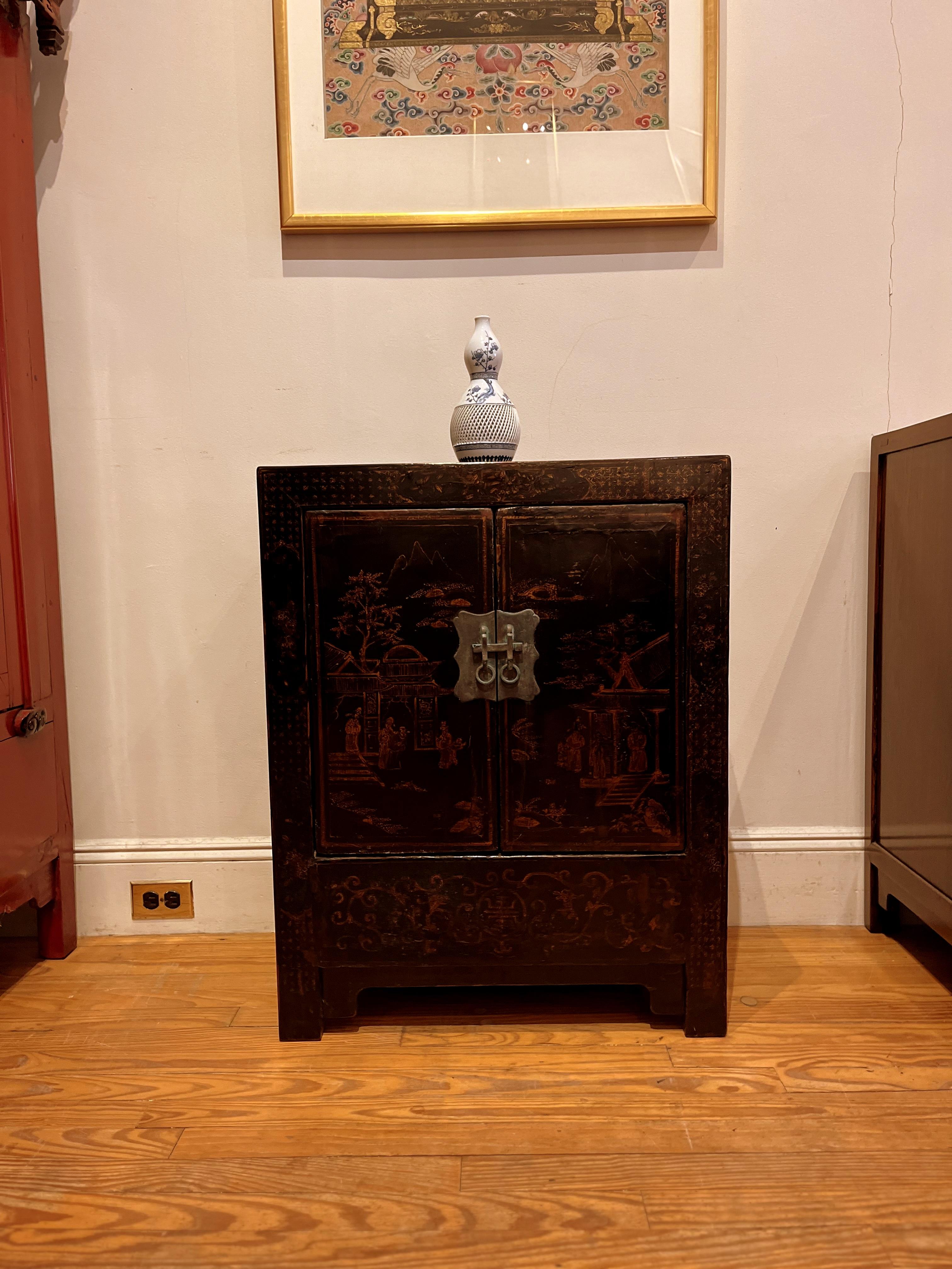 Black Lacquer Chest with Gilt Motif For Sale 4