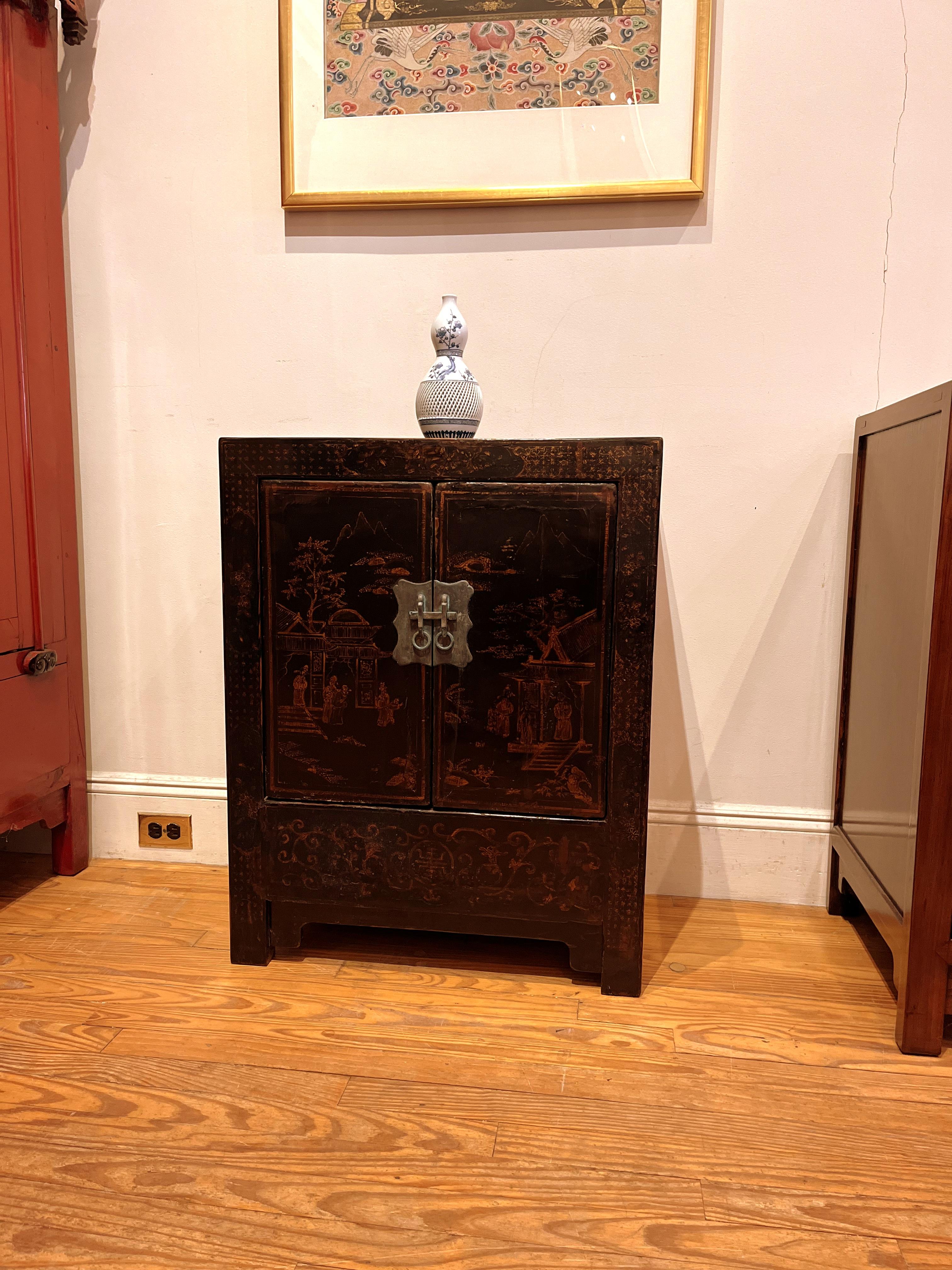 Black Lacquer Chest with Gilt Motif For Sale 5
