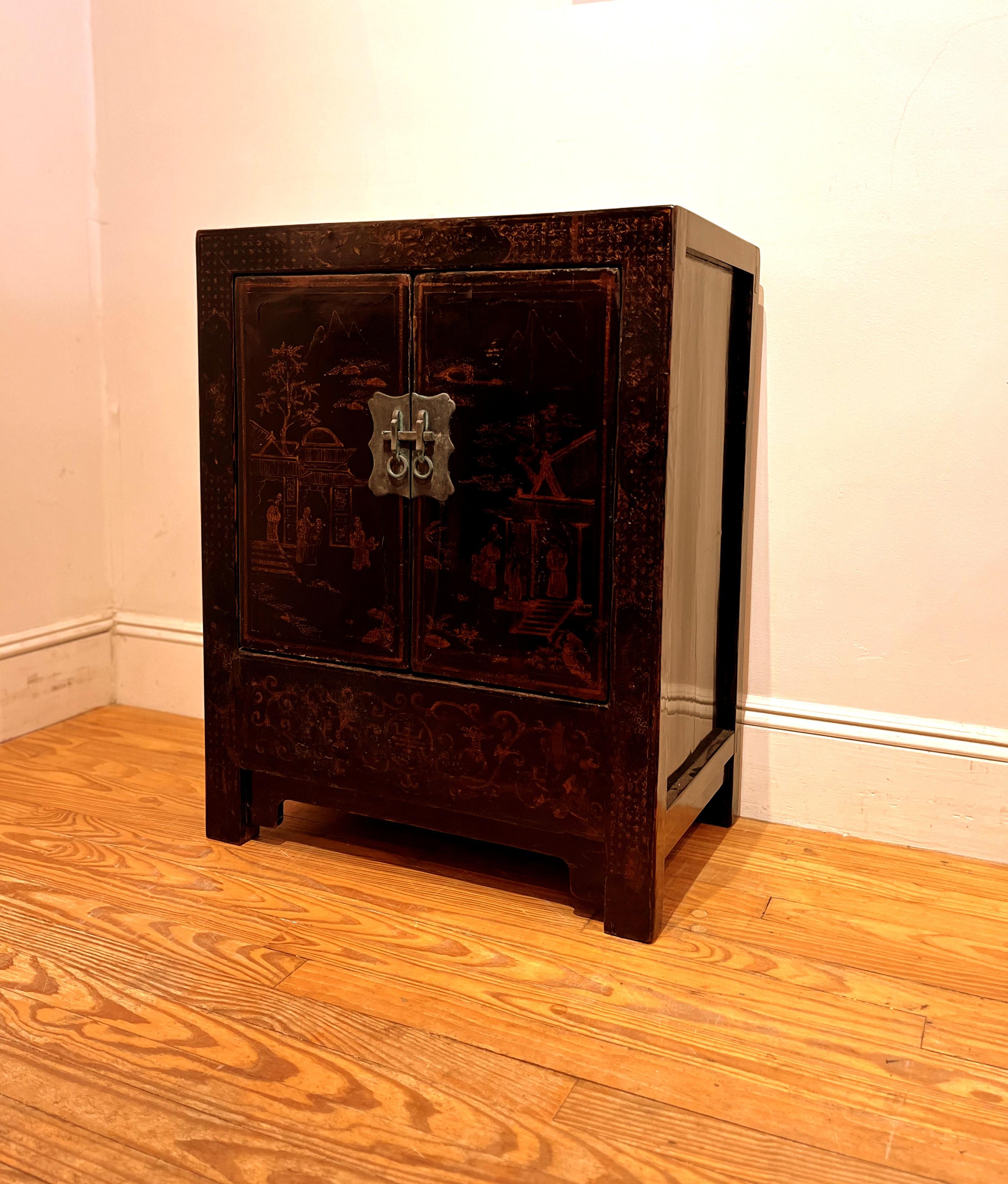 Chinese Black Lacquer Chest with Gilt Motif For Sale