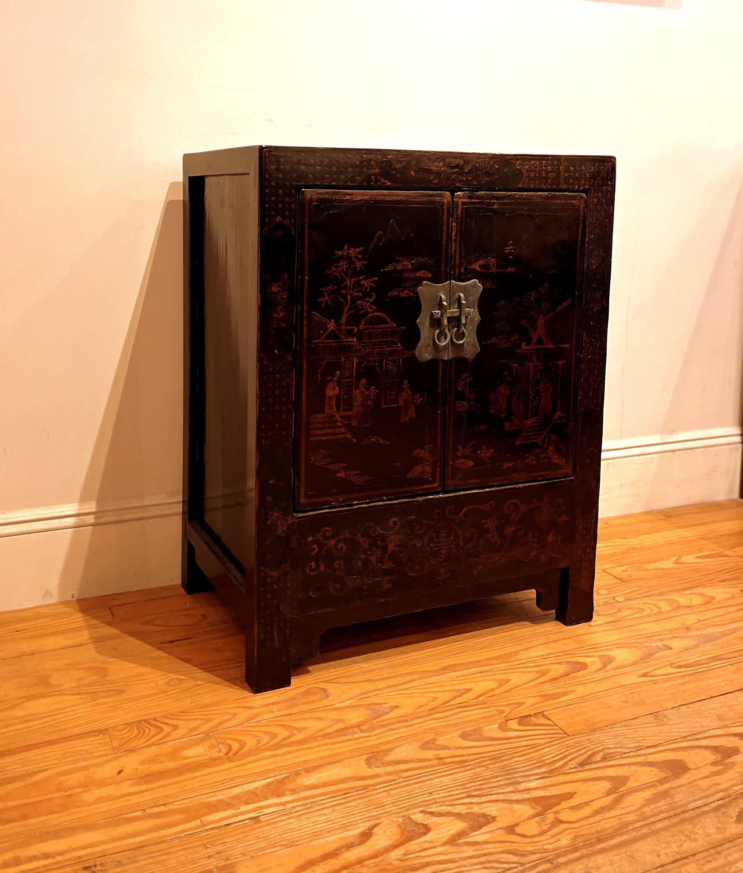 Black Lacquer Chest with Gilt Motif In Good Condition For Sale In Greenwich, CT