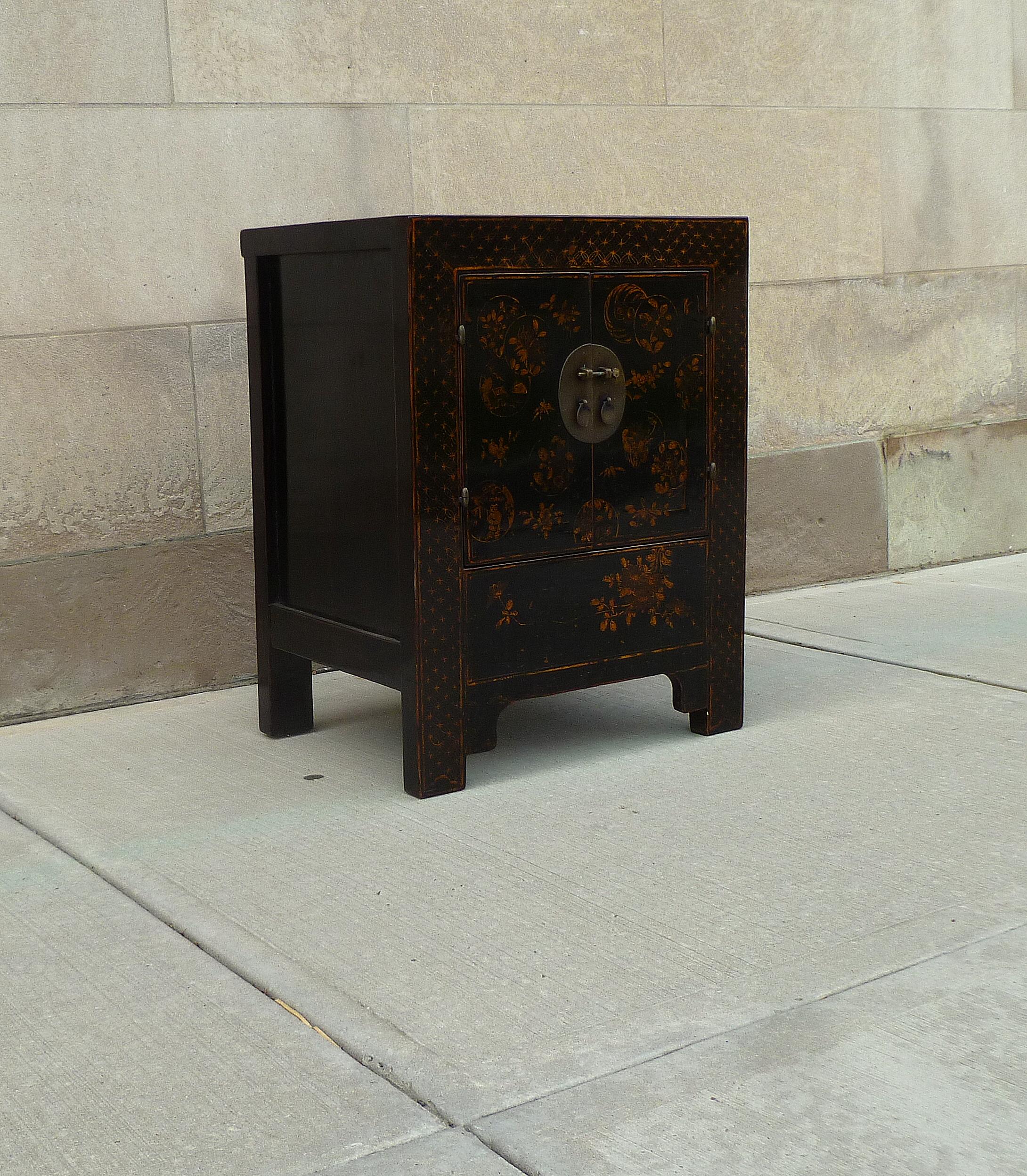 Black Lacquer Chest with Gilt Motif For Sale 1