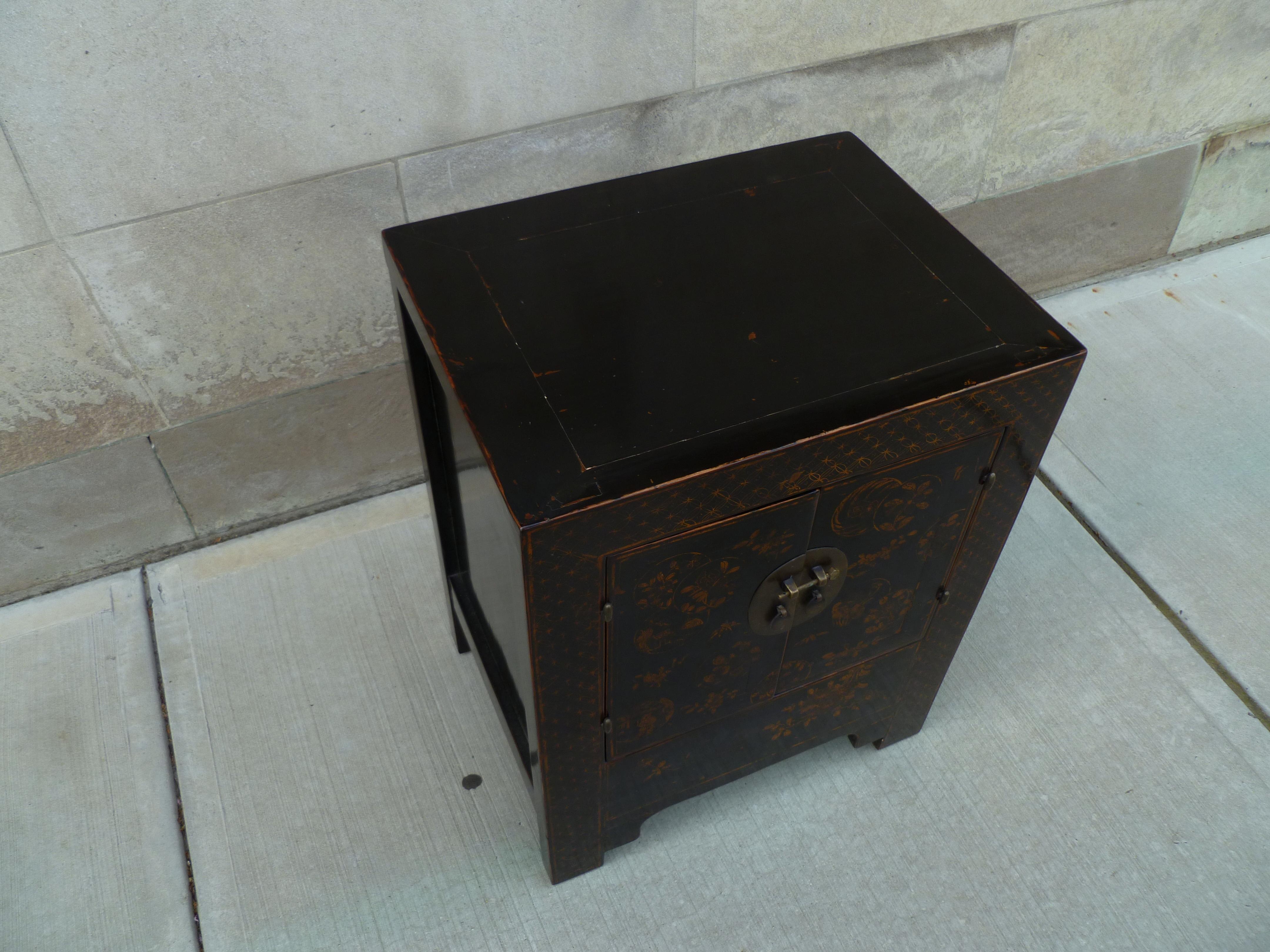 Black Lacquer Chest with Gilt Motif For Sale 2