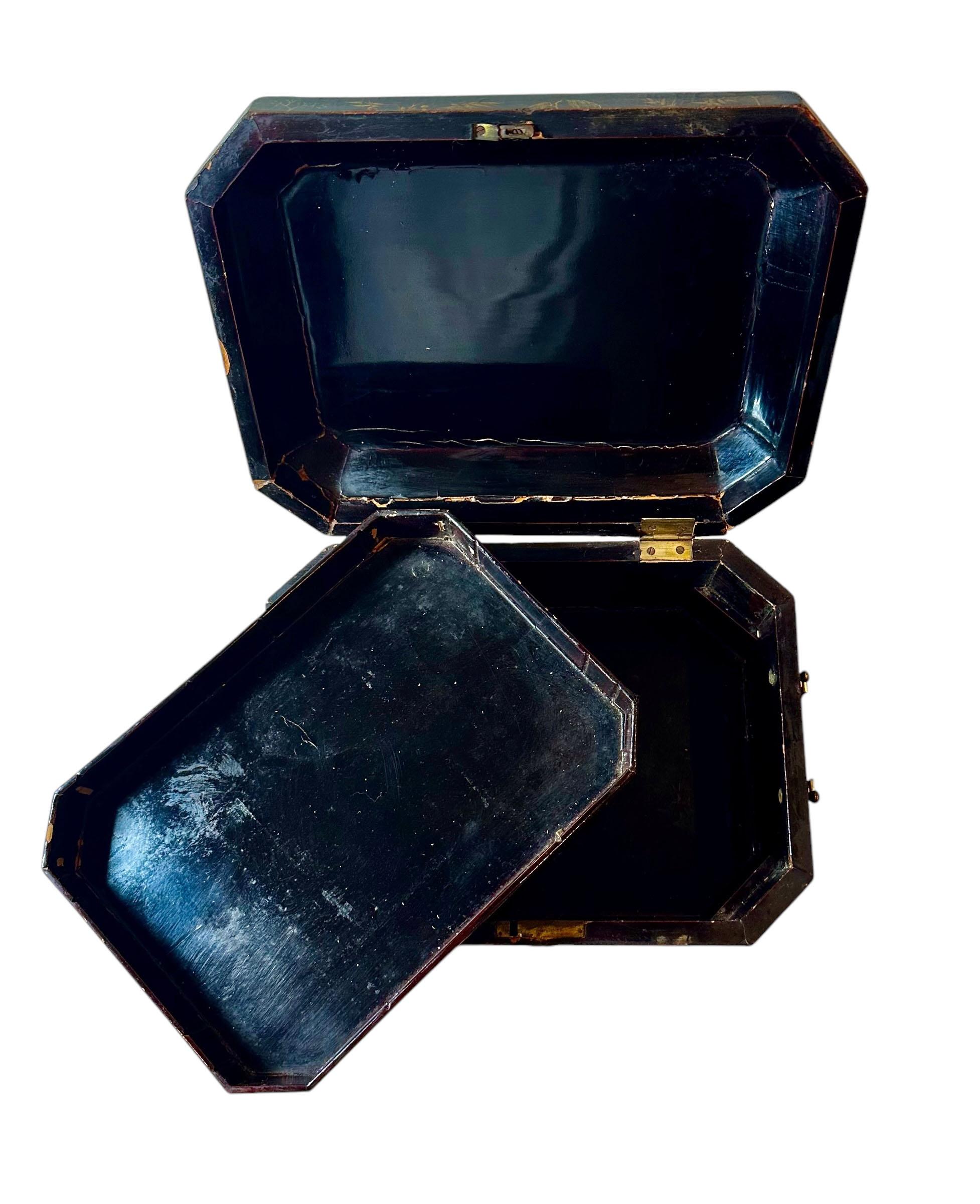 Caja de trabajo china de exportación lacada en negro principios del siglo XIX en venta
