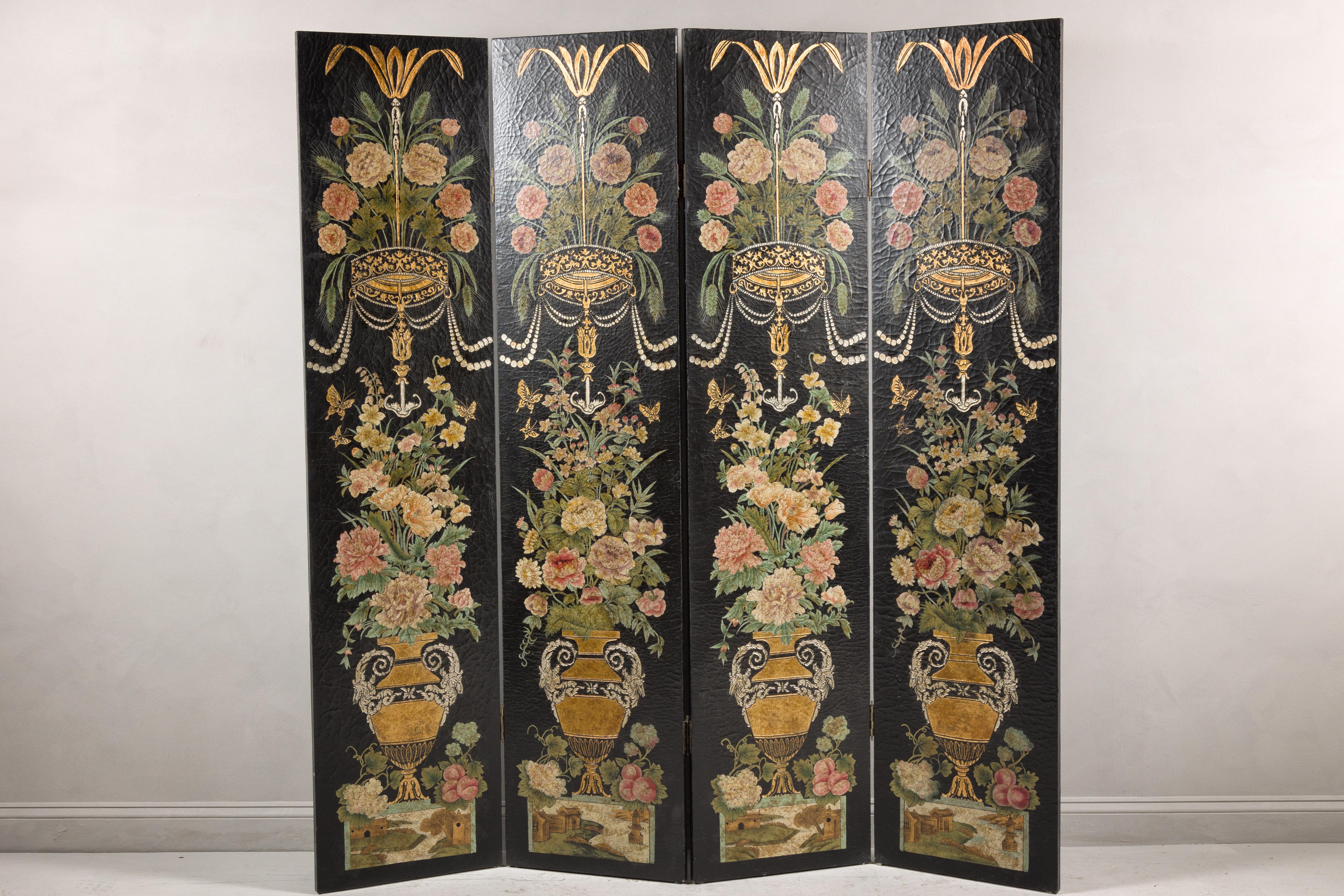 Biombo chino de cuatro paneles lacado en negro con decoración floral policromada en venta 10