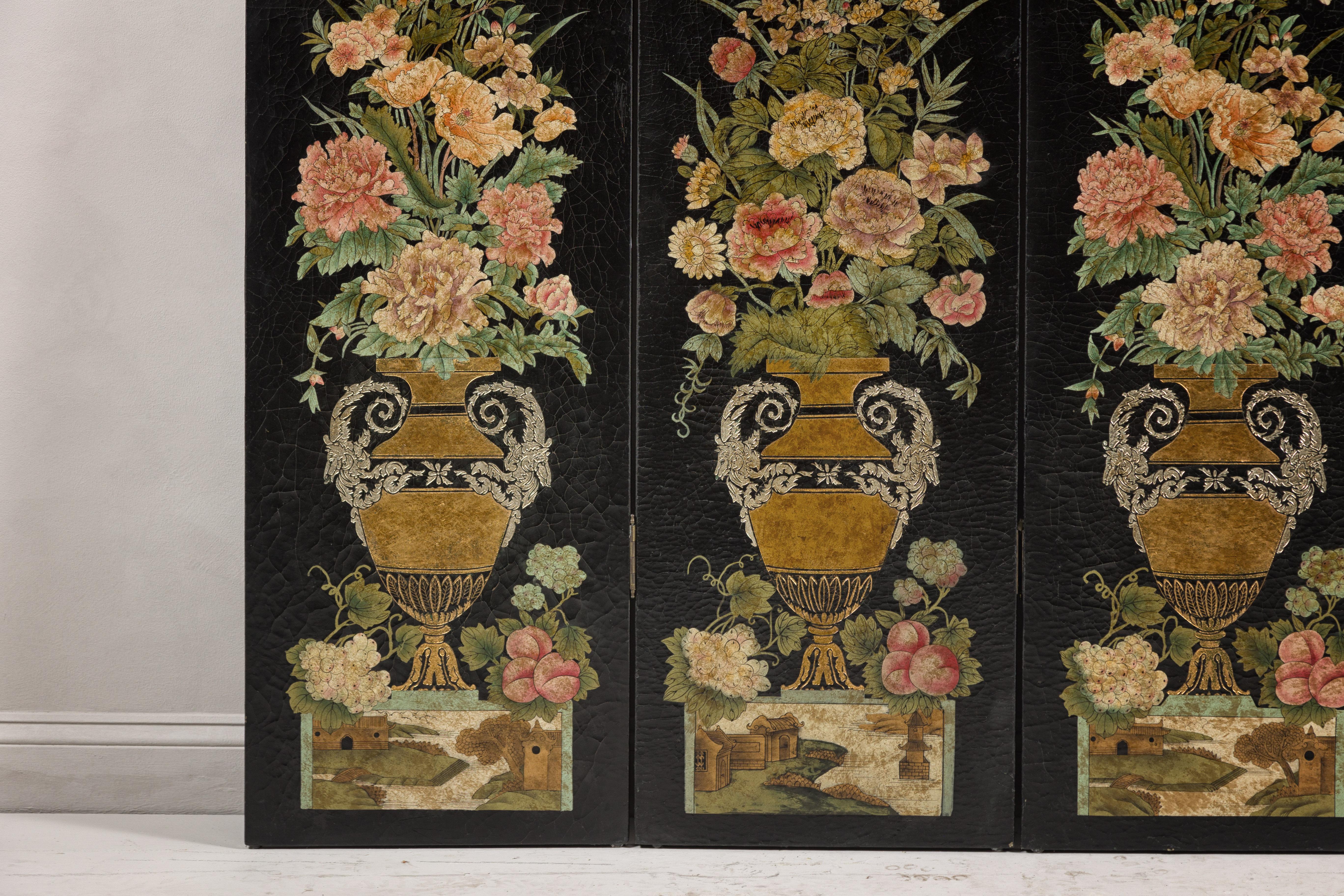 Biombo chino de cuatro paneles lacado en negro con decoración floral policromada en Bueno estado para la venta en Yonkers, NY