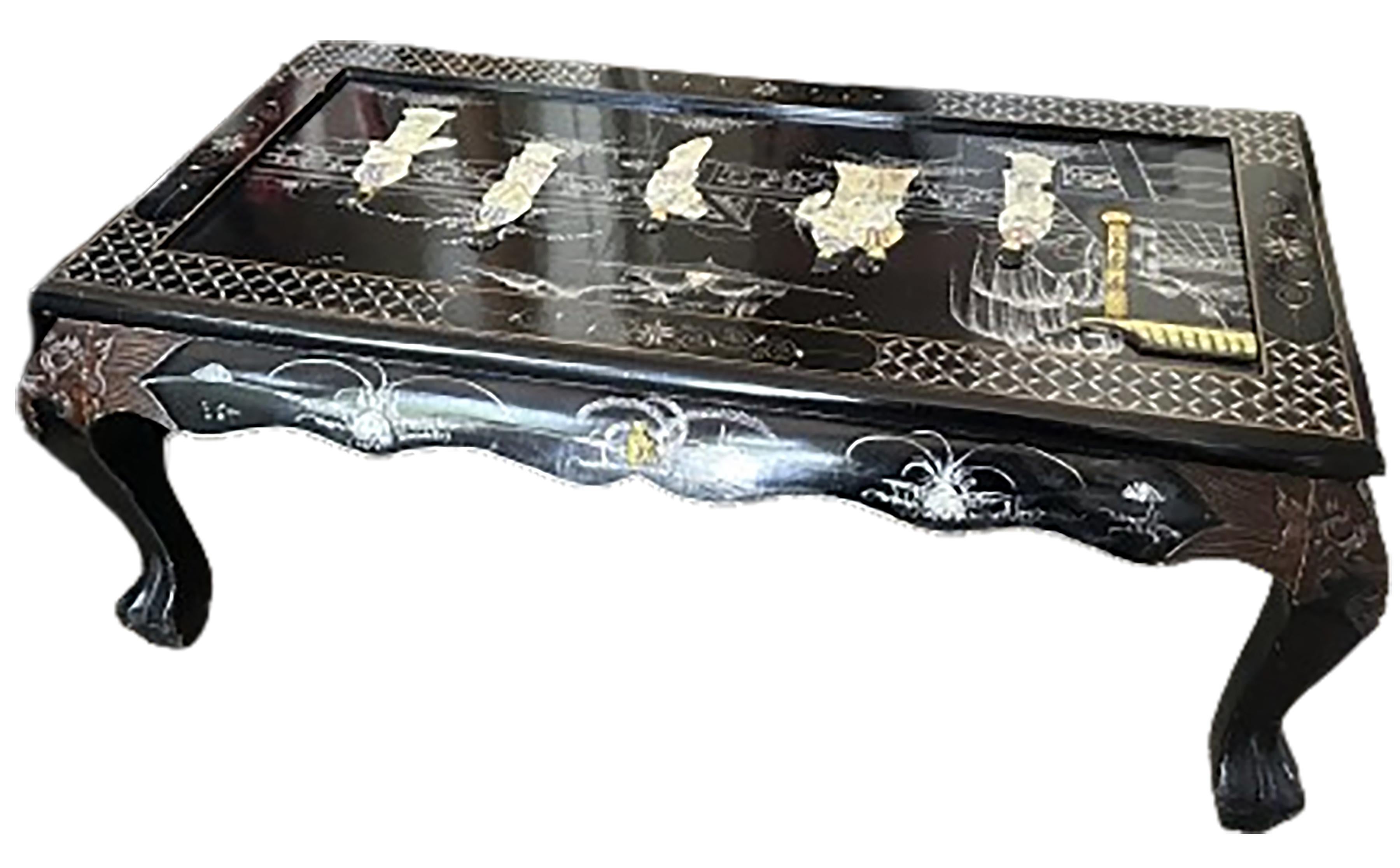 Incrusté Table basse chinoiseries laquée noire en vente