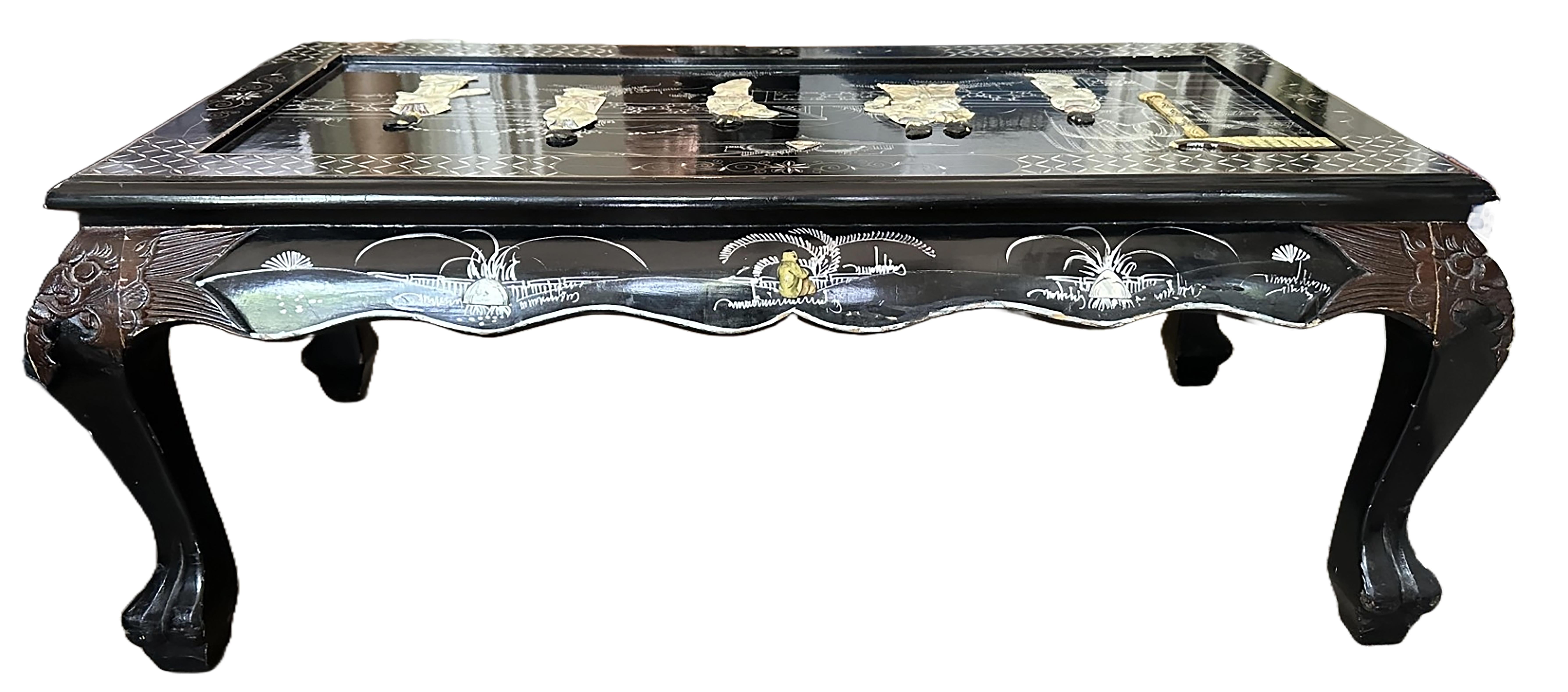 20ième siècle Table basse chinoiseries laquée noire en vente