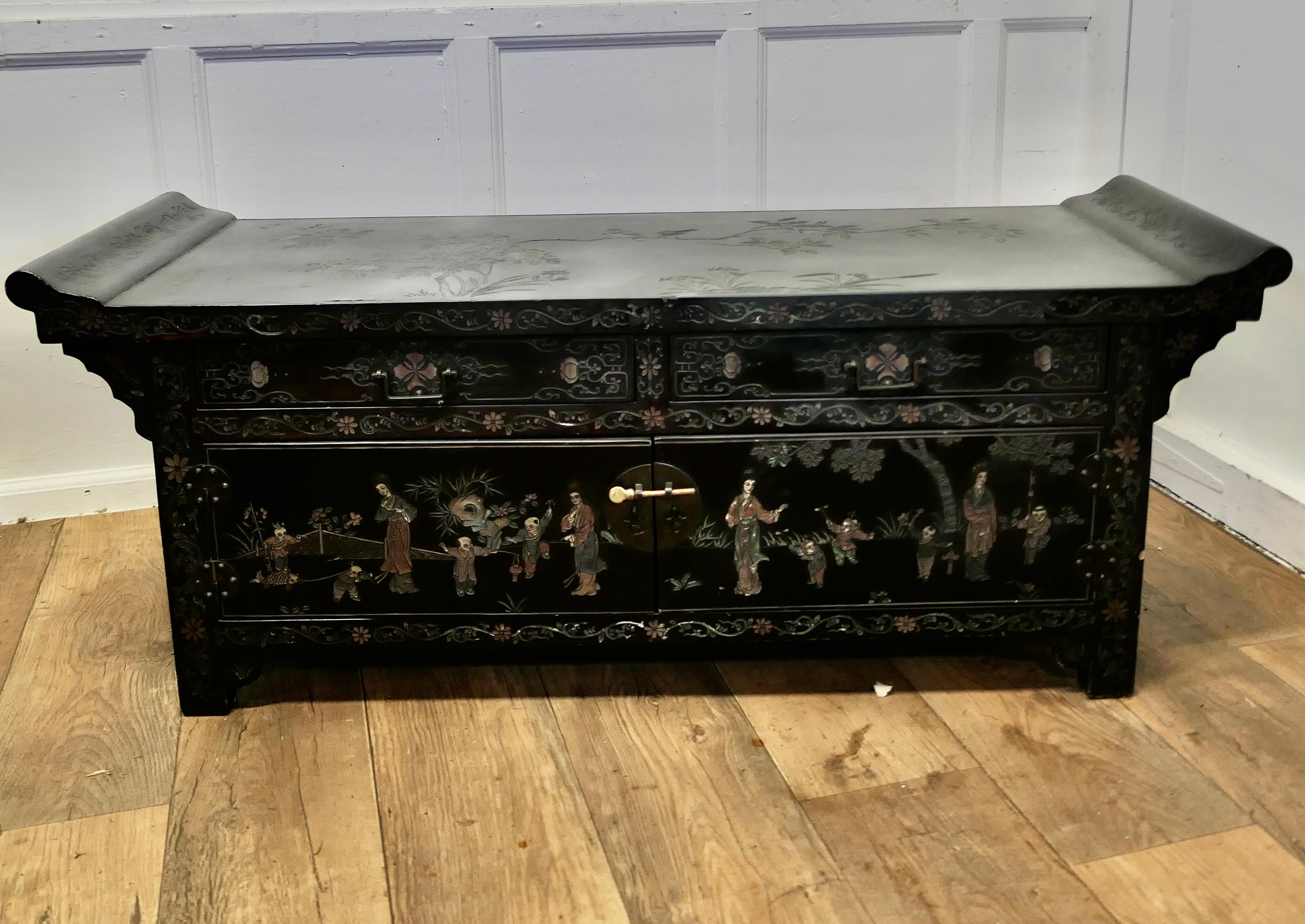 Black Lacquer Chinoiserie Low Cabinet, Coffee Table    In Good Condition For Sale In Chillerton, Isle of Wight