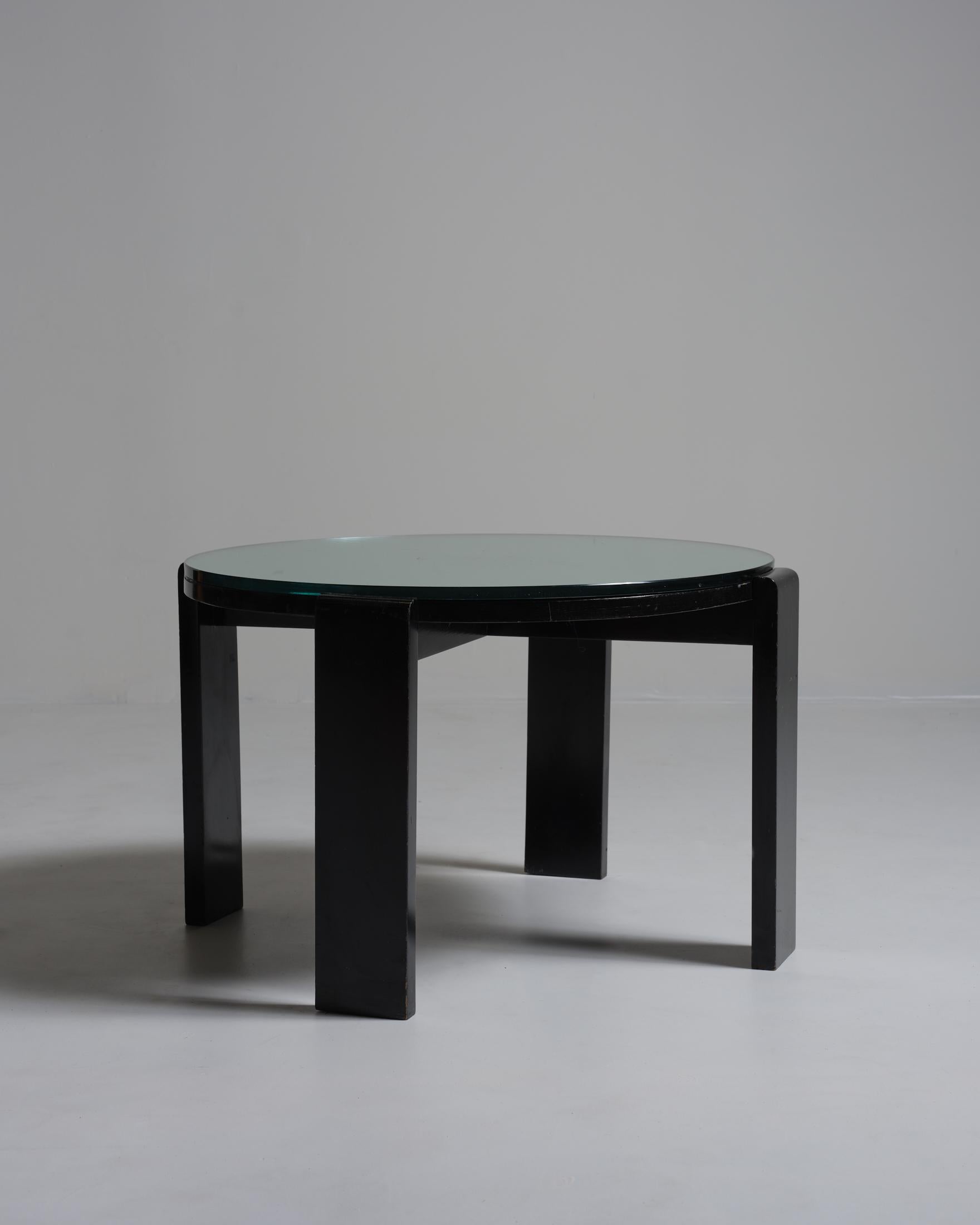 Français Table basse en laque noire de Jacques Adnet en vente