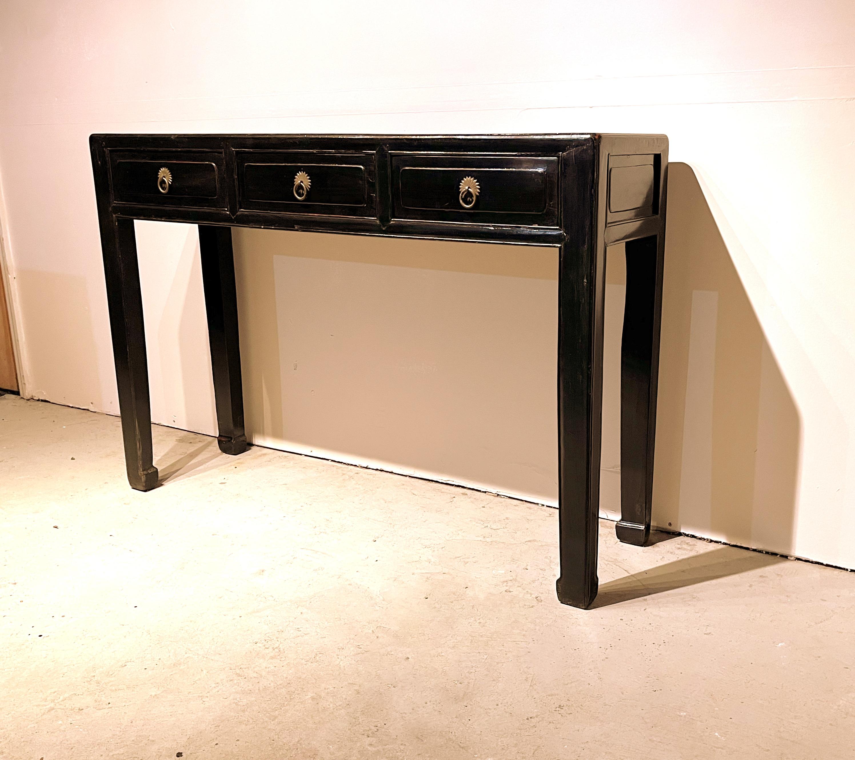 Black Lacquer Console Table In Good Condition For Sale In Greenwich, CT