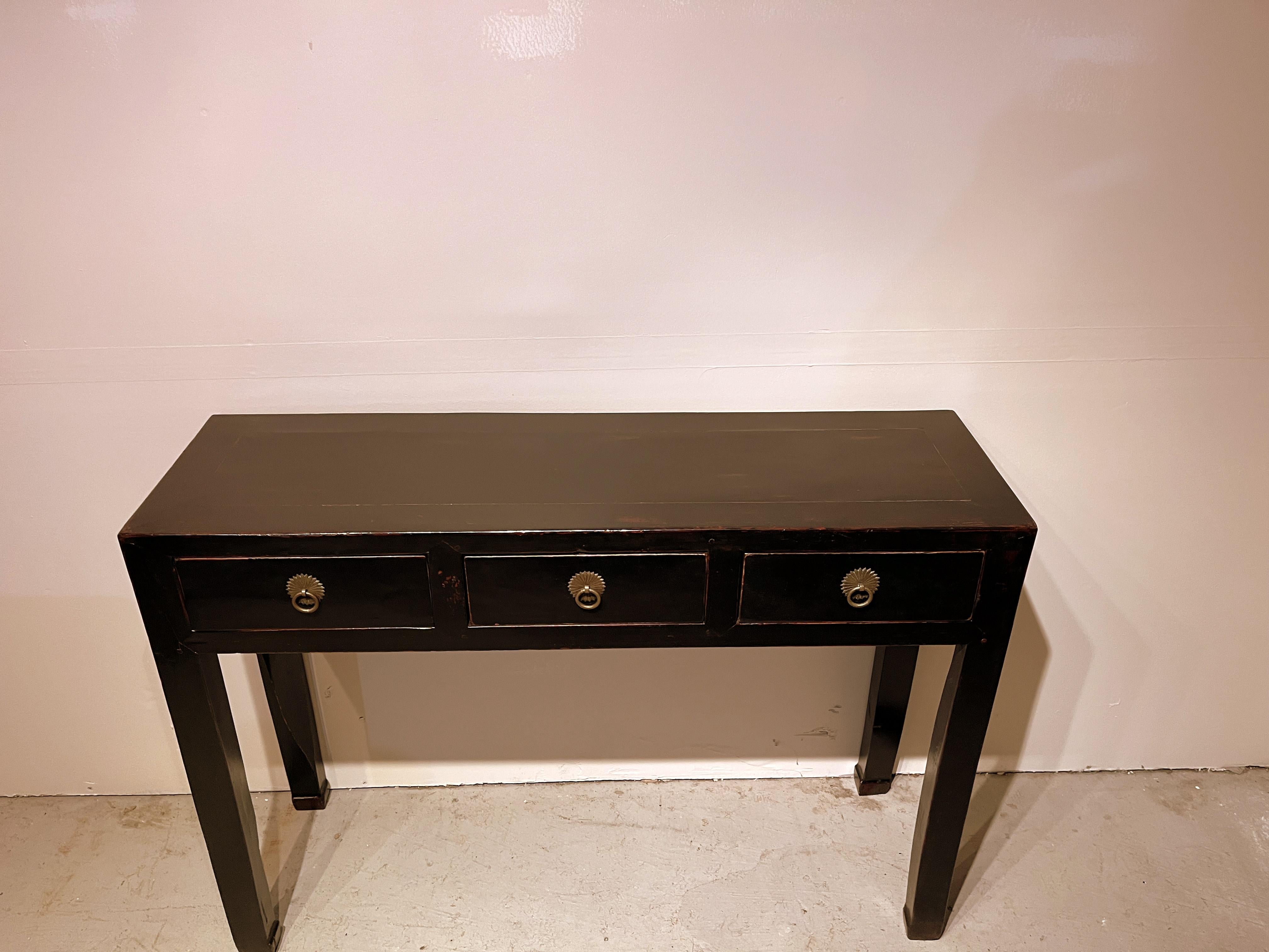 Mesa consola lacada en negro en venta 1