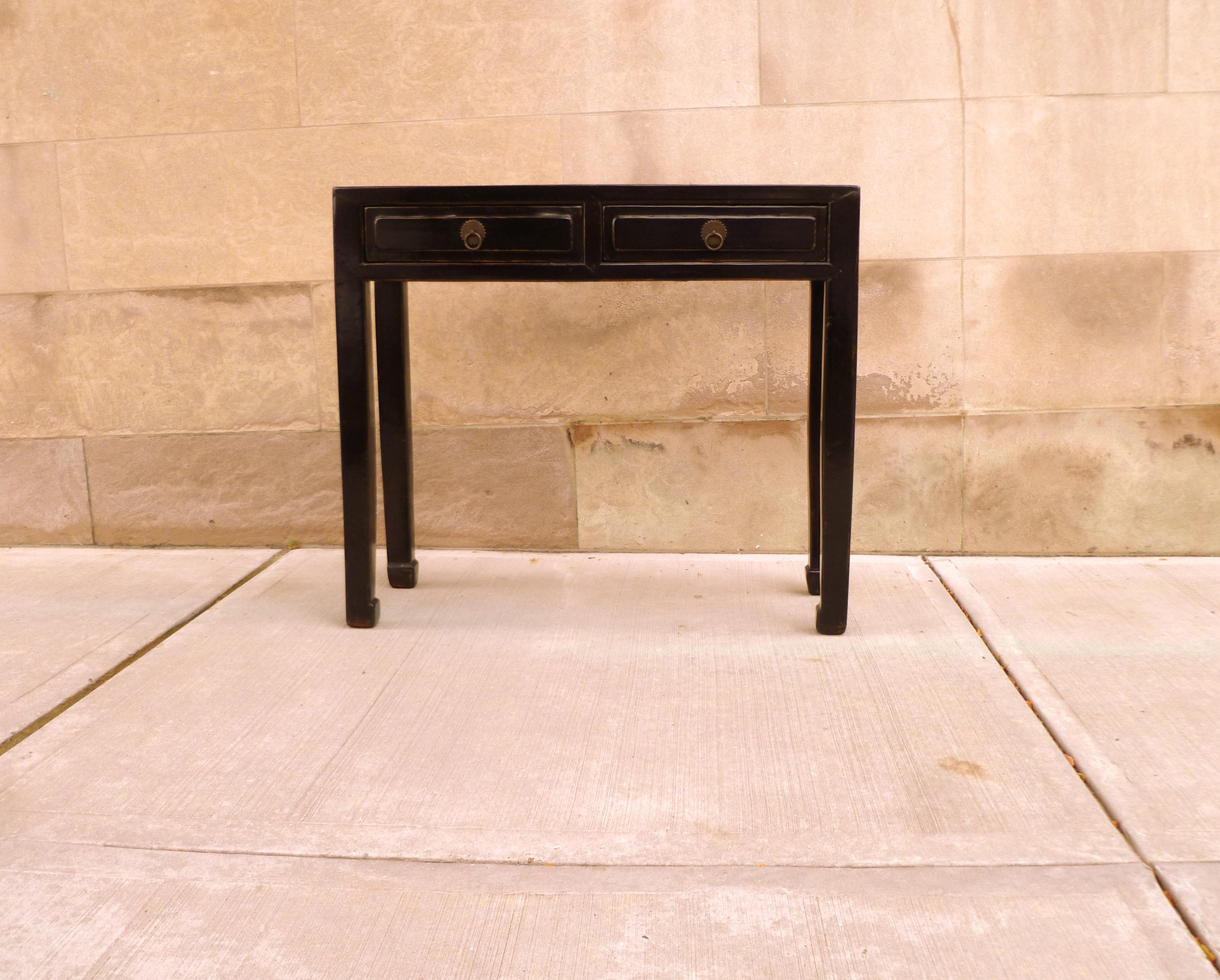 Ming Table console en laque noire avec tiroirs en vente
