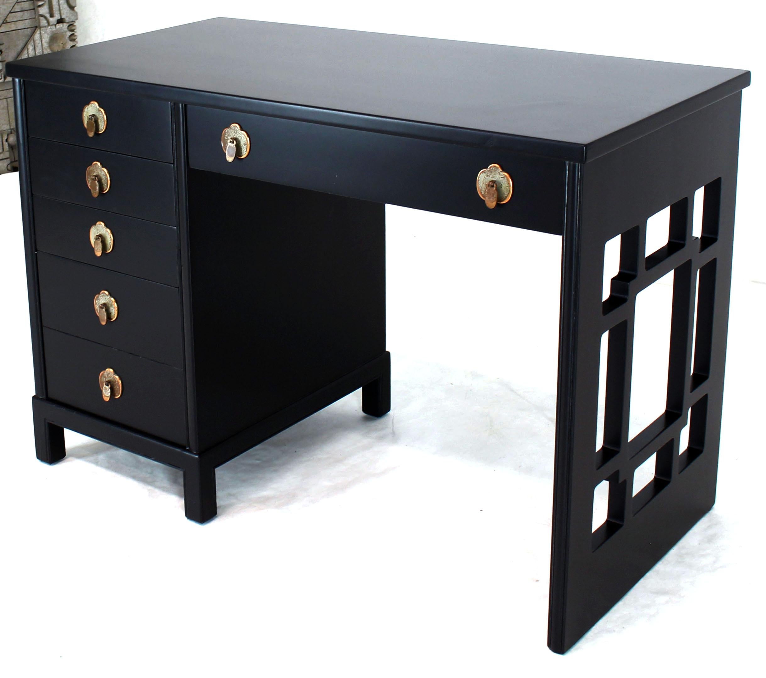 Mid-Century Modern five drawers black lacquer petit small writing table desk.
Heart shape silver copper drop pulls. Oriental motive side panel.
    