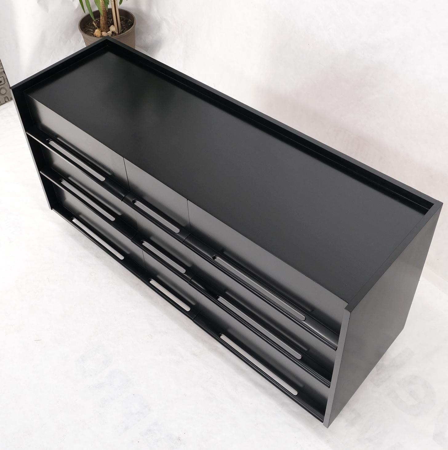 Laca Negra Ebonizada Pieza Madera Tiradores Galería Superior 9 Cajones Cómoda Credenza Moderno de mediados de siglo en venta