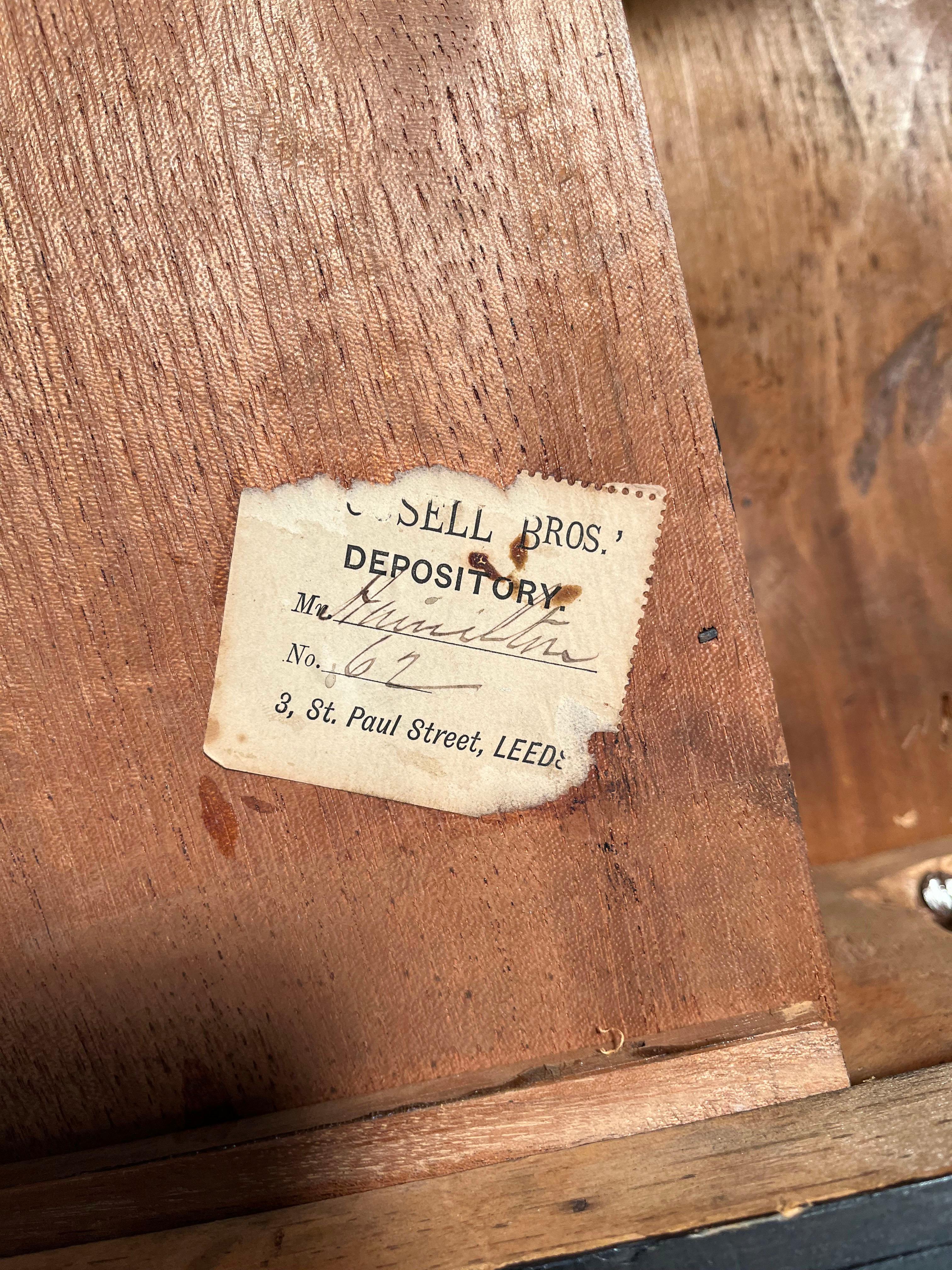 XIXe siècle Bureau anglais ancien de style Campaigner en laque noire en vente
