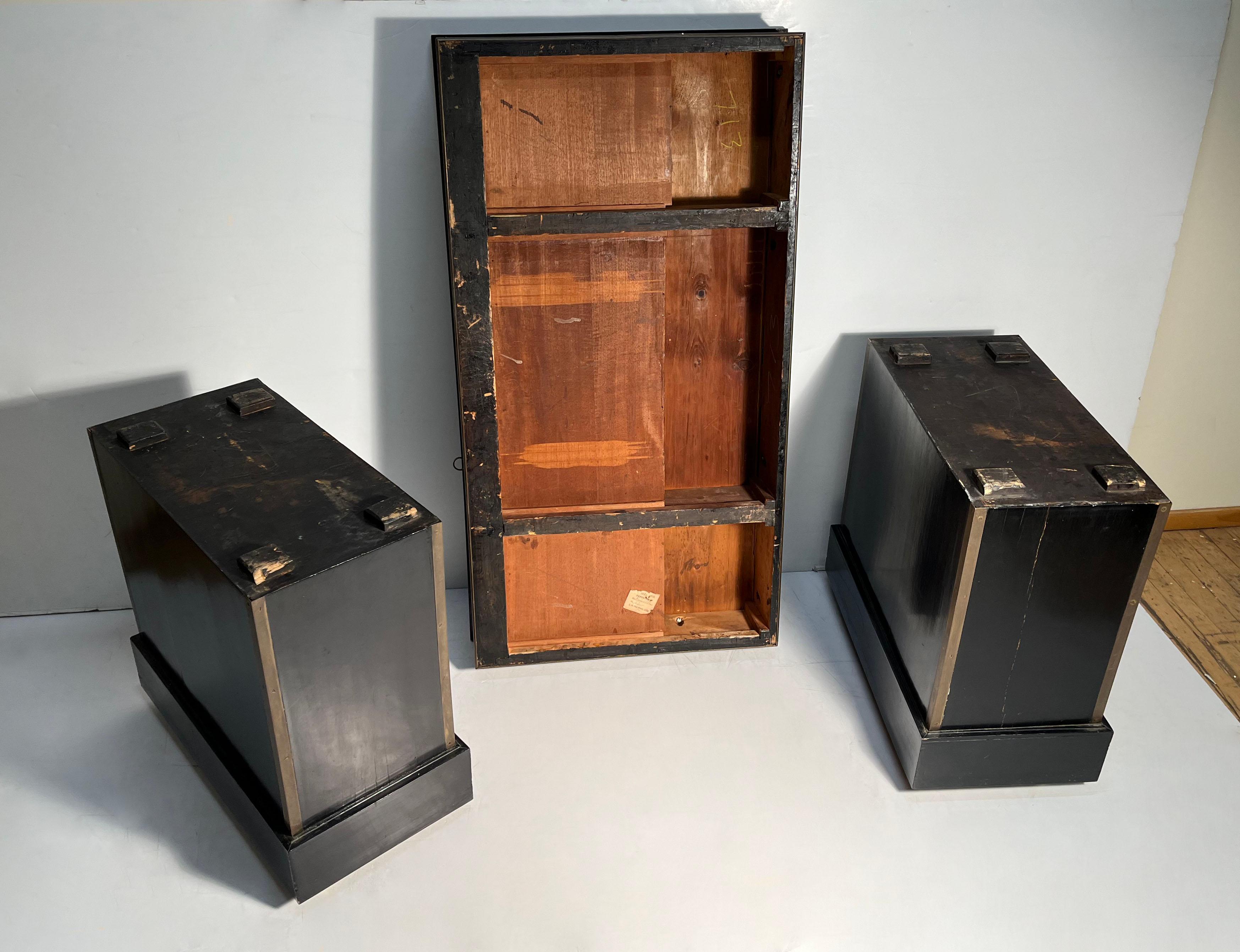 Bureau anglais ancien de style Campaigner en laque noire en vente 1