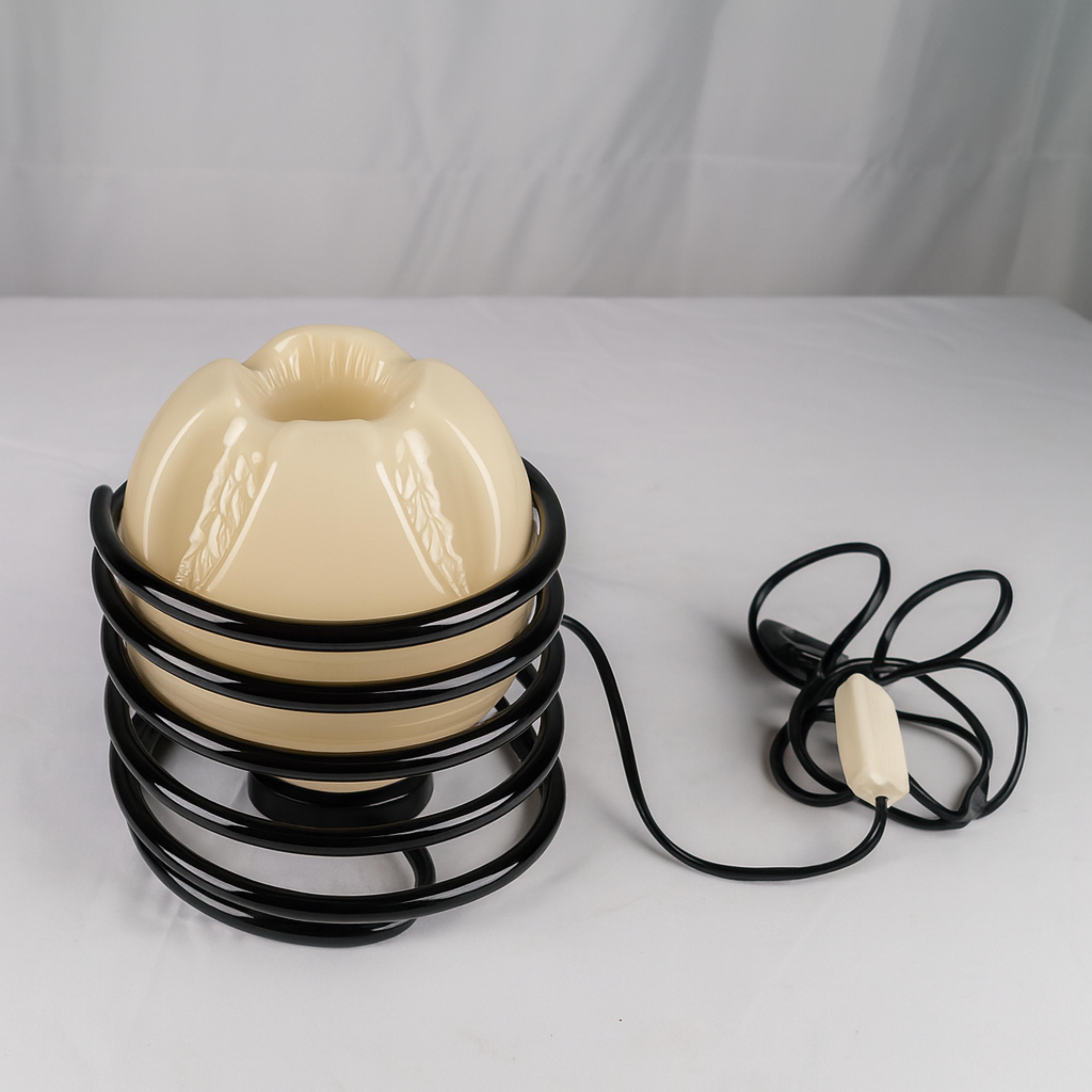 italien Black Lacquer Glass Table Lamp, 20th Century, Mid Century Modern en vente