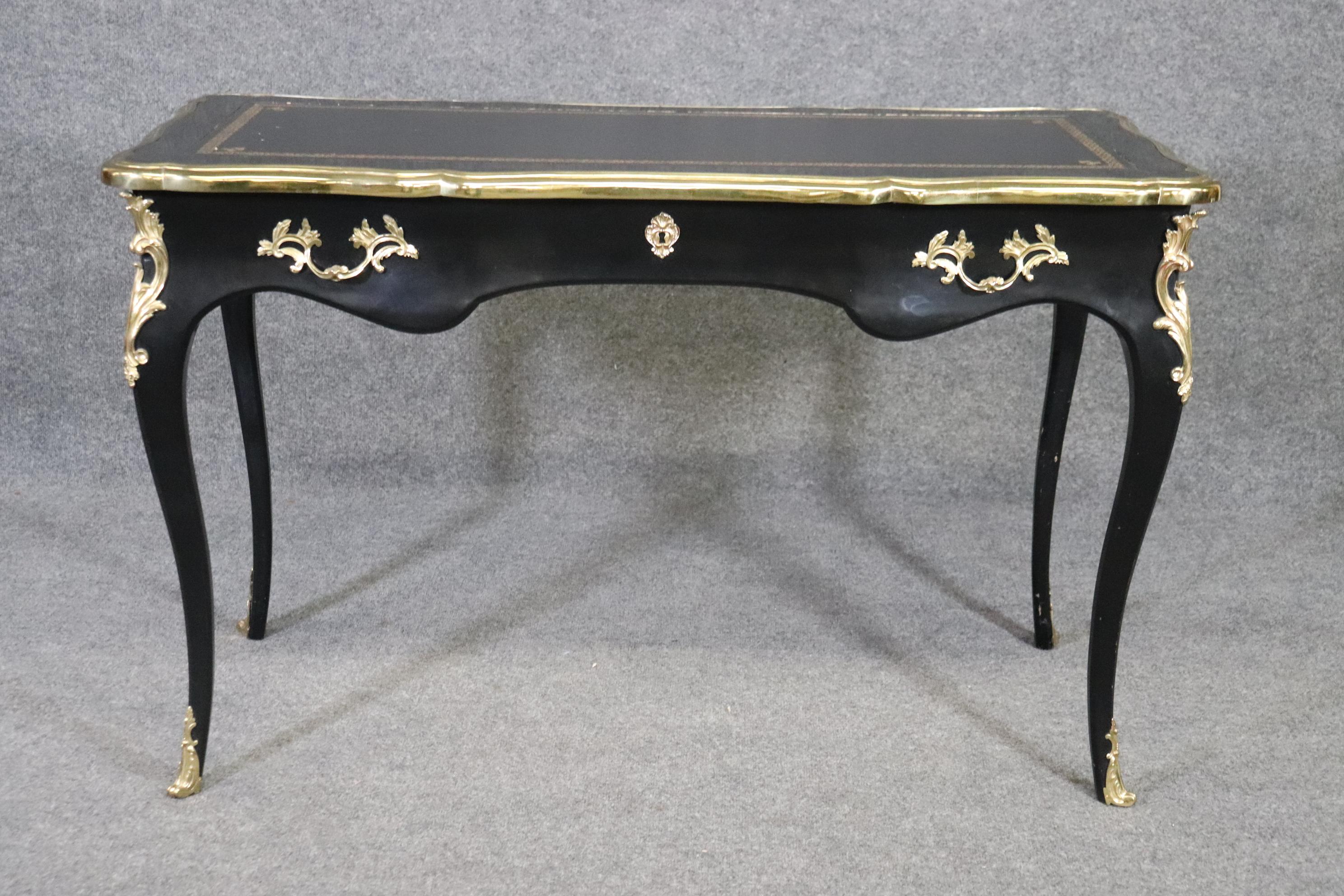 Black Lacquer Gold Embossed Leather Top French Louis XV Bureau Plat Desk In Good Condition In Swedesboro, NJ