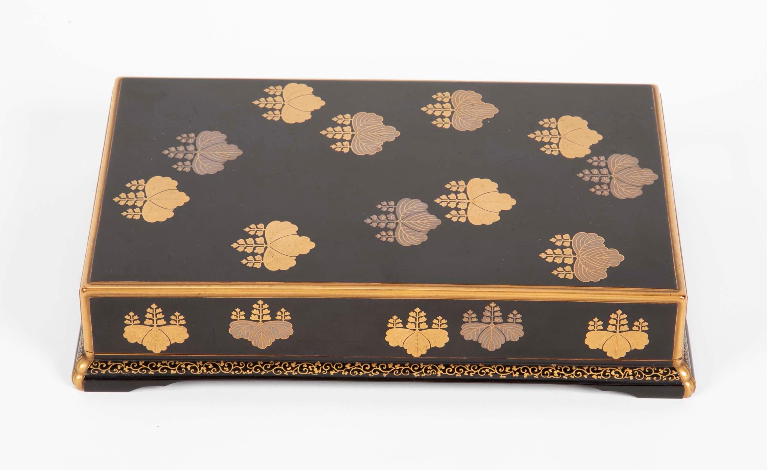 Black lacquer Japanese ink stone box in presentation case decorated with gold mons, late 18th-early 19th century Edo period.