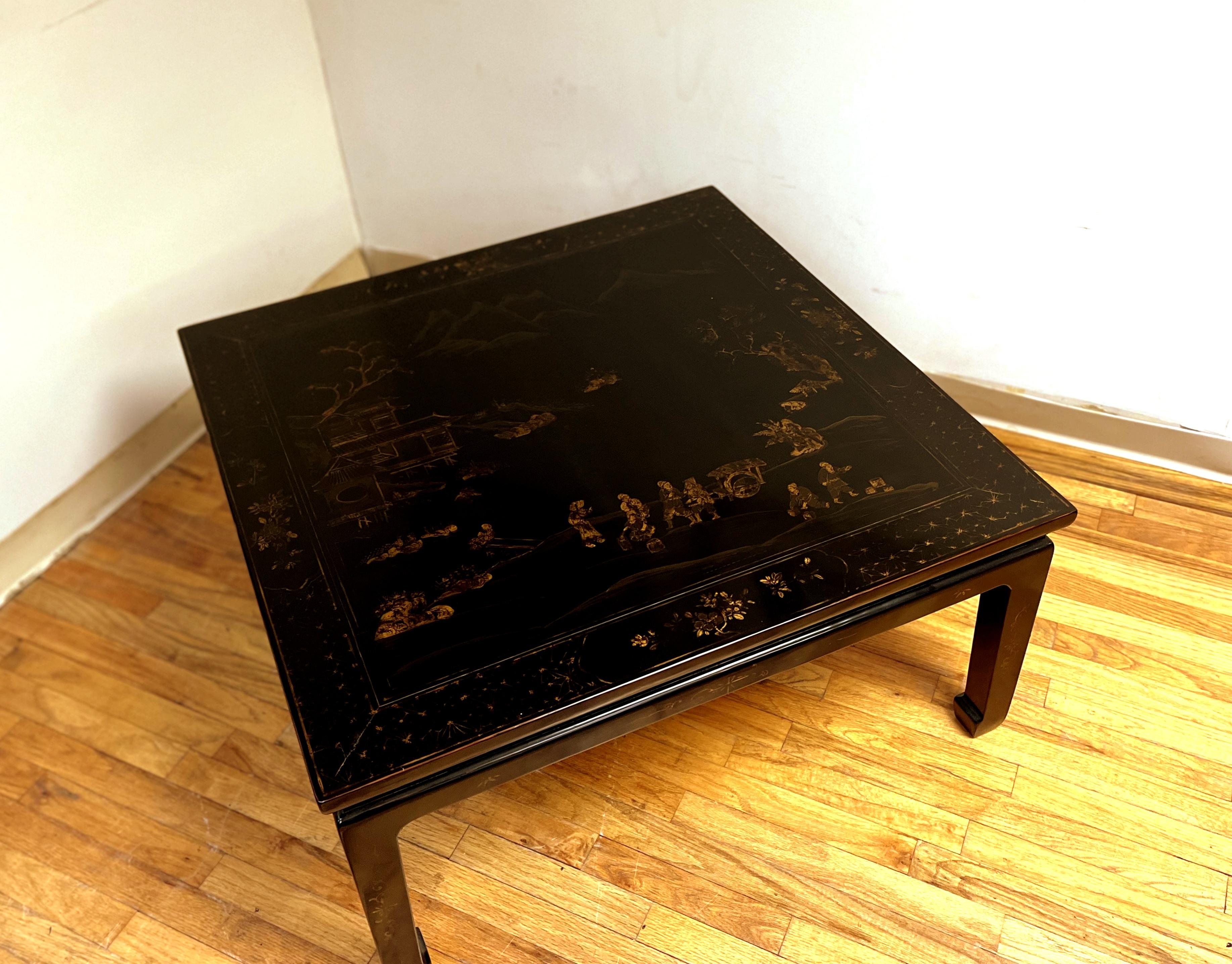 Niedriger Tisch aus schwarzem Lack mit vergoldetem Motiv im Angebot 5