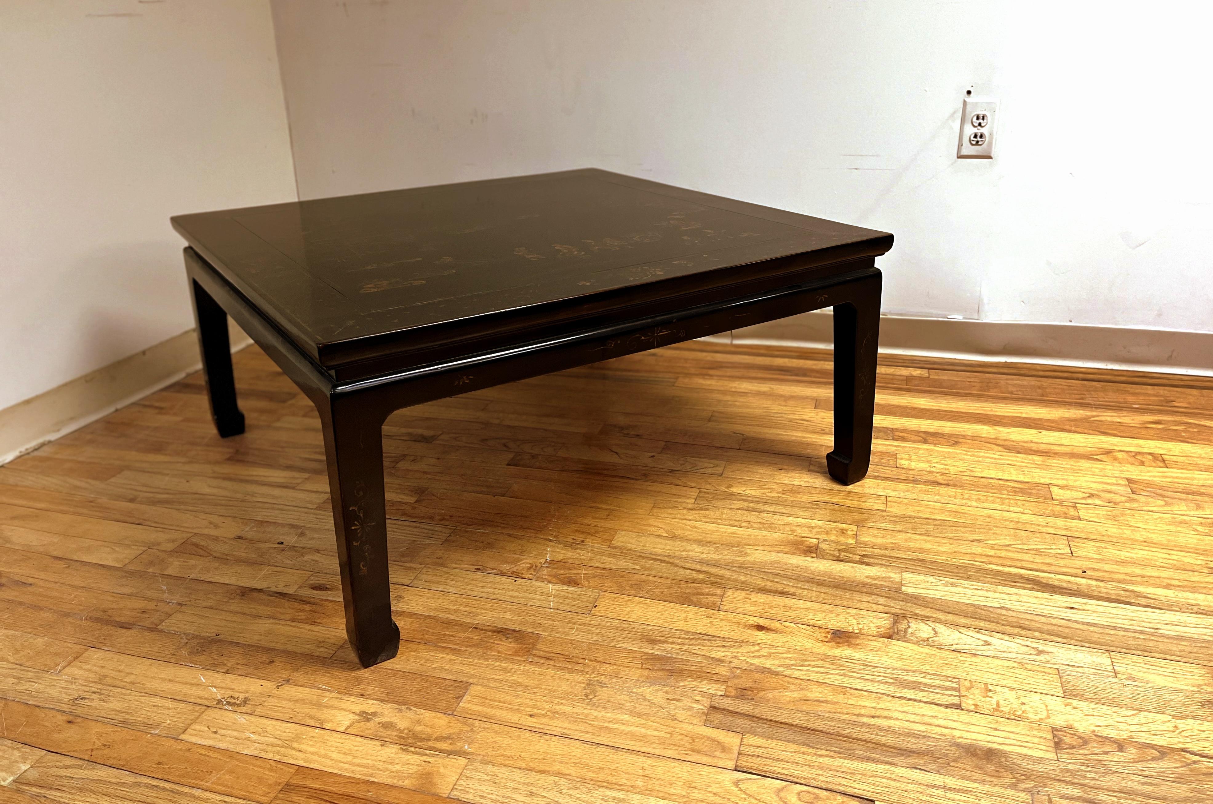 Niedriger Tisch aus schwarzem Lack mit vergoldetem Motiv im Angebot 6