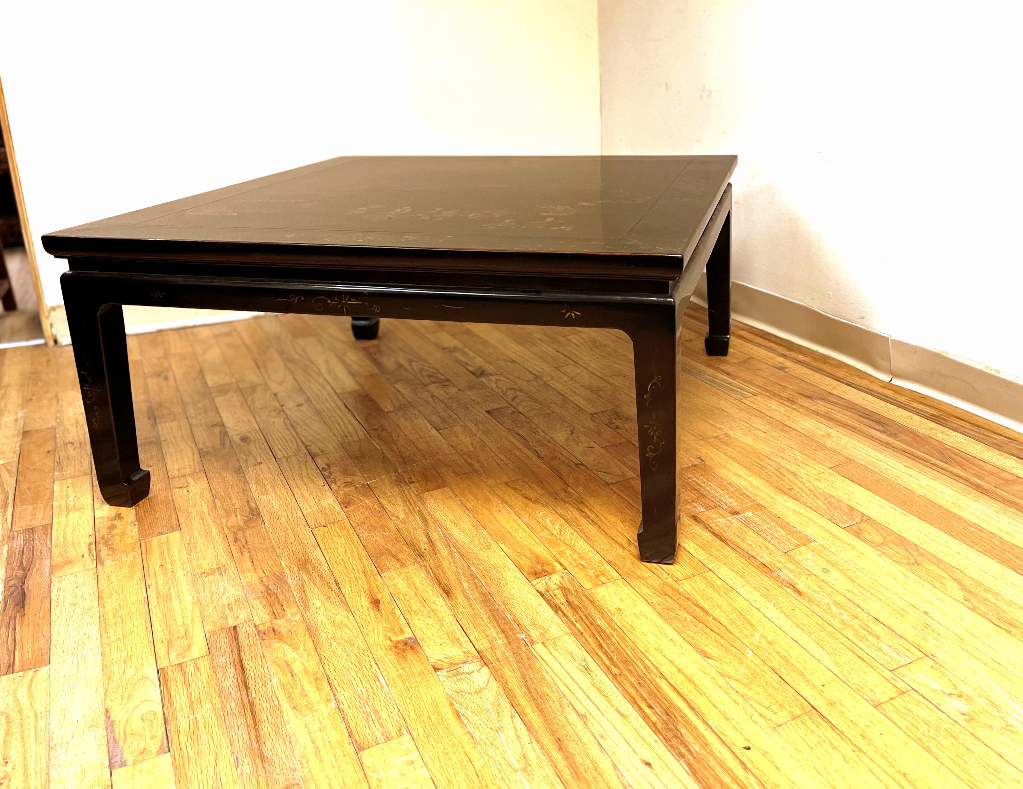 Niedriger Tisch aus schwarzem Lack mit vergoldetem Motiv im Angebot 8
