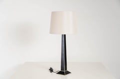 Lampada da tavolo Obelisco in lacca nera con bronzo bianco di Robert Kuo, edizione limitata