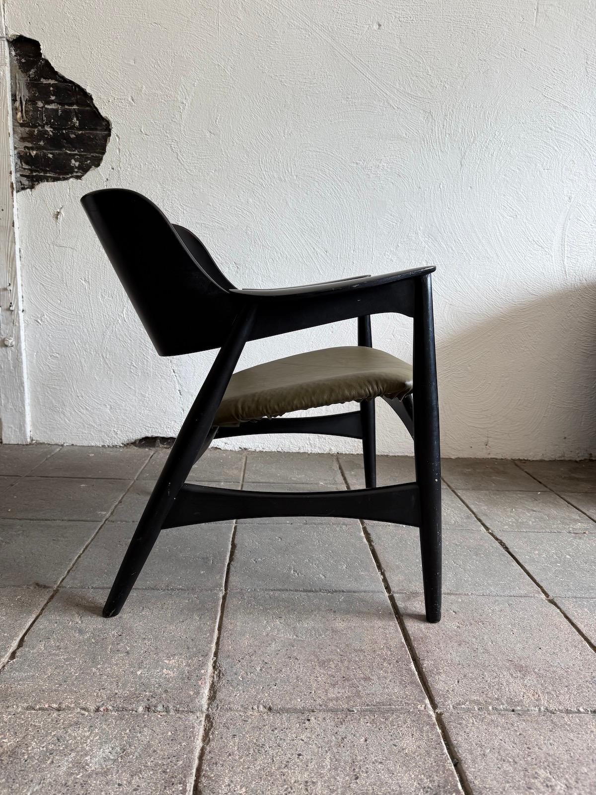Loungesessel aus schwarzem Lack und olivfarbenem Leder von Jens Hjorth für Randers Stolefabrik im Zustand „Gut“ im Angebot in Brooklyn, NY