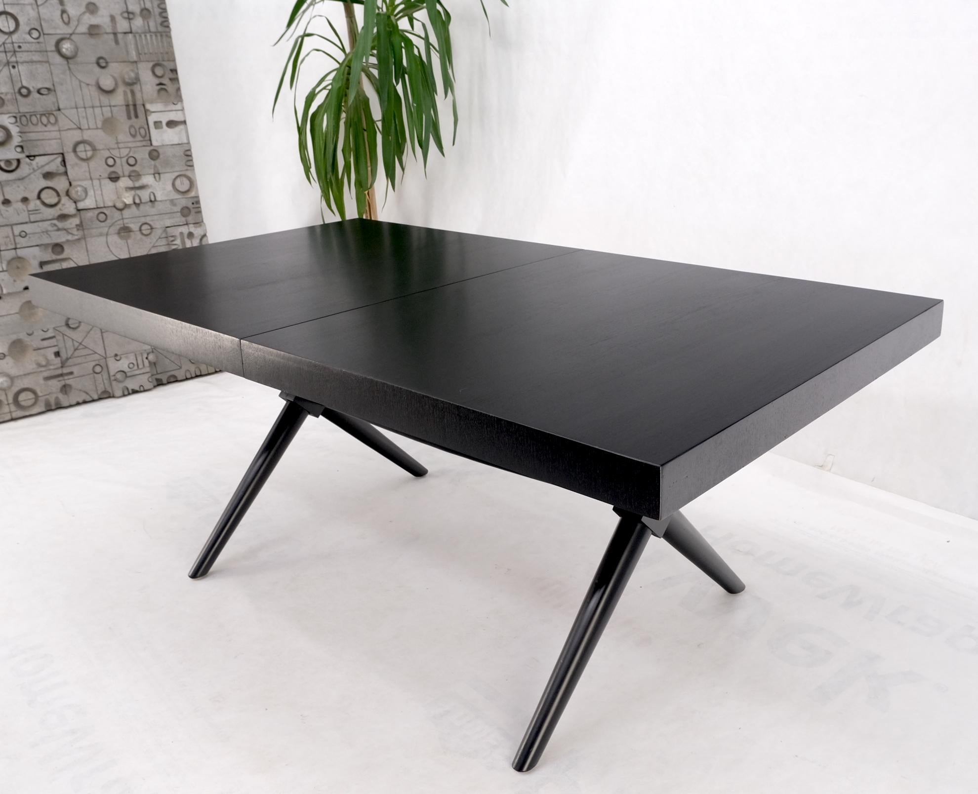 Table à manger à tréteaux Gibbings en laque noire à une feuille et base en X par Widdicomb Mint en vente 4