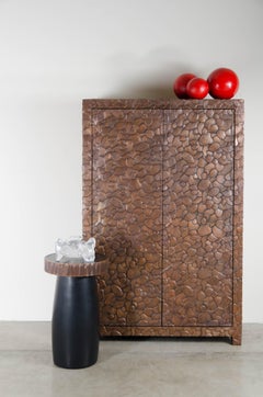 Schwarzer Lack-Beistelltisch mit Kuai-Besatz von Robert Kuo, Handrepoussierung, limitiert