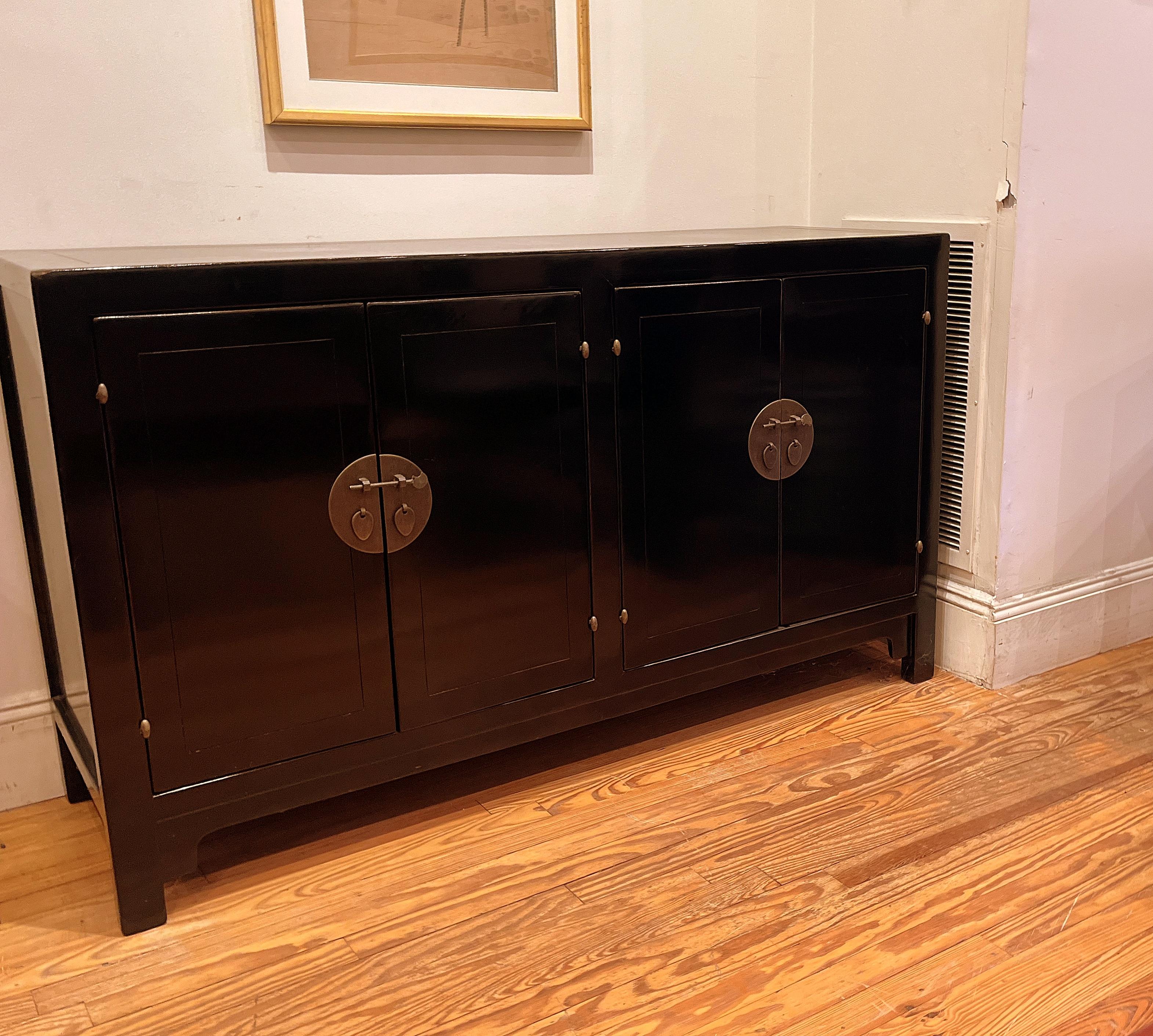 Ming Credenza in lacca nera in vendita
