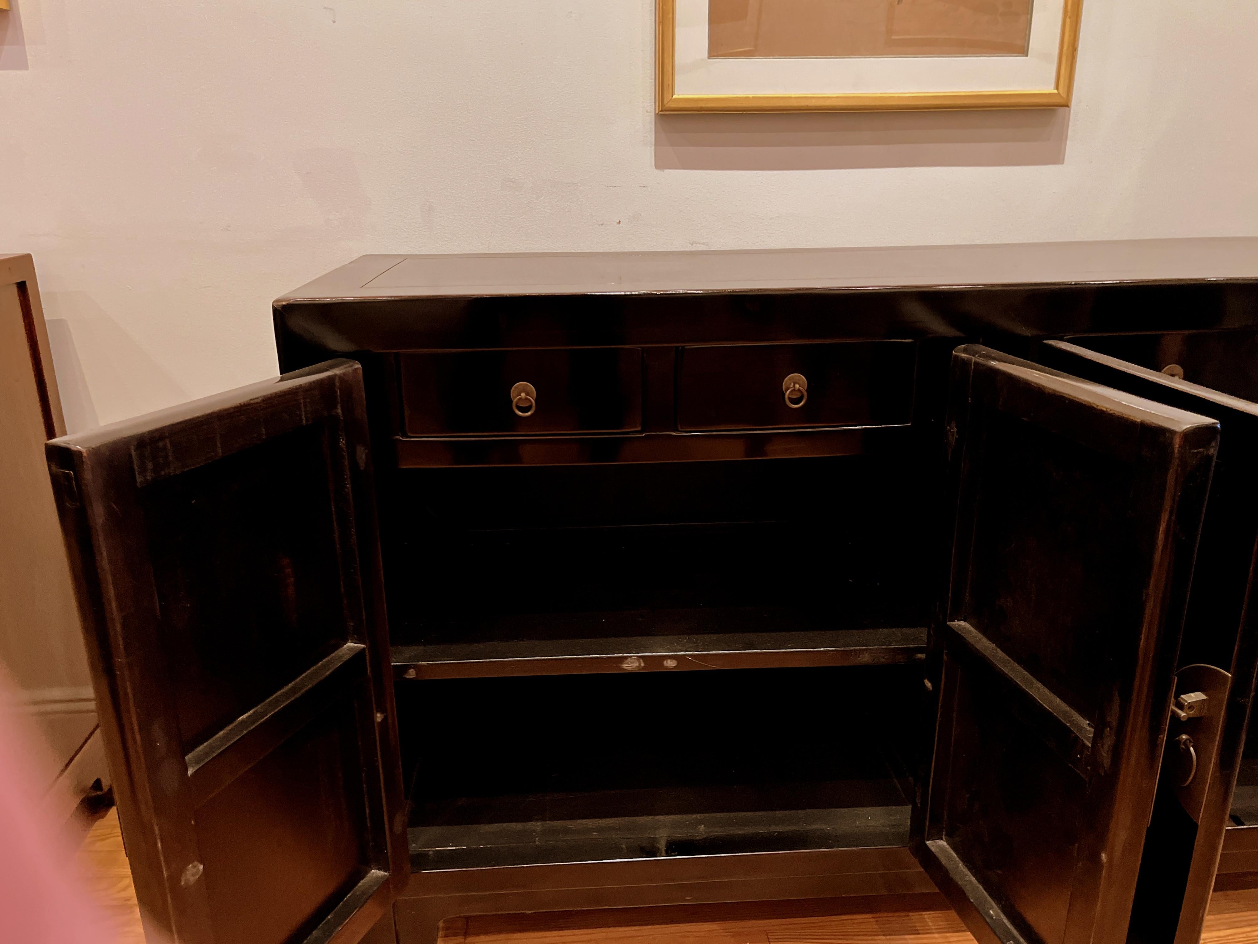 Lucidato Credenza in lacca nera in vendita