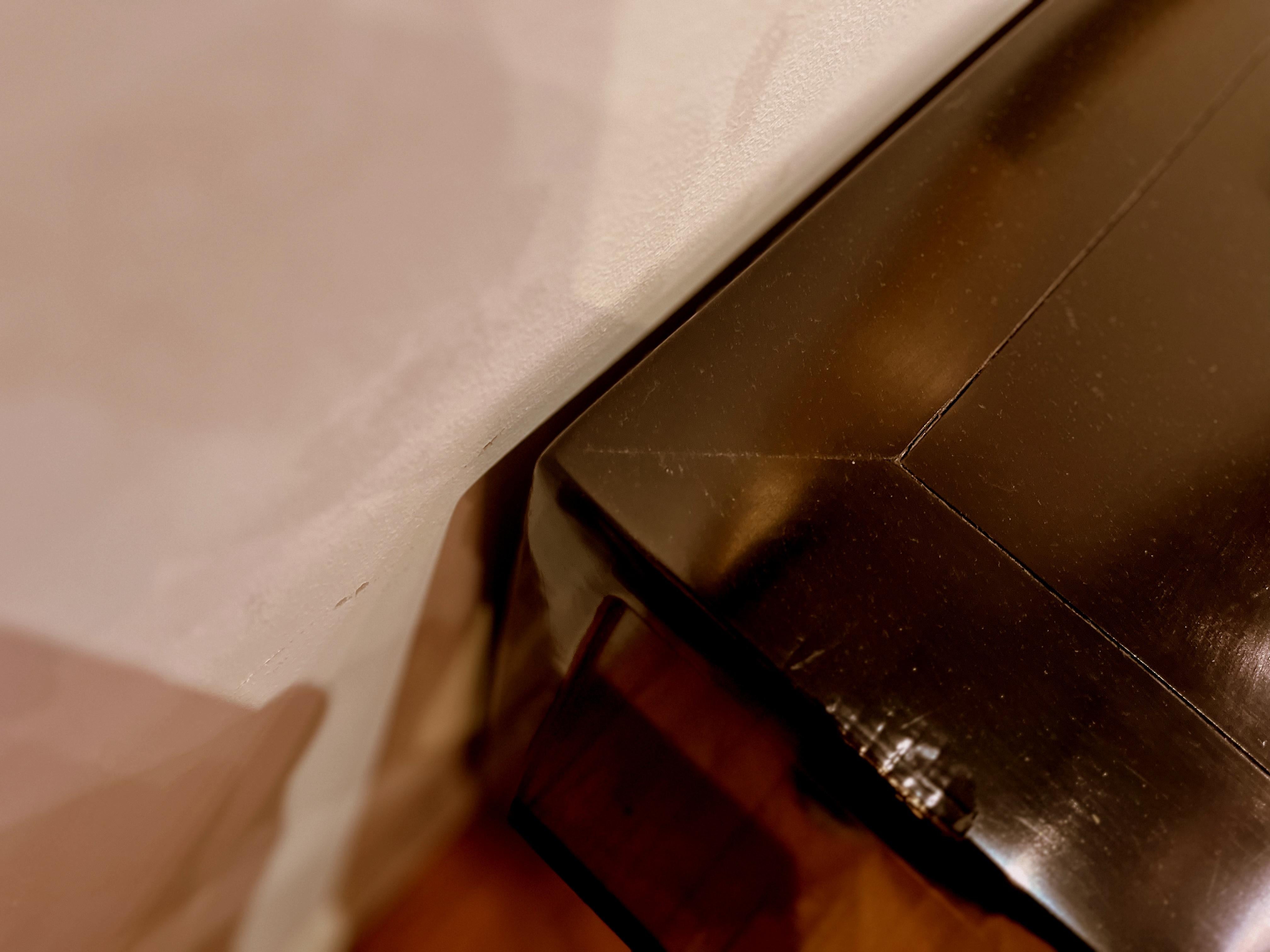 Lacca Credenza in lacca nera in vendita