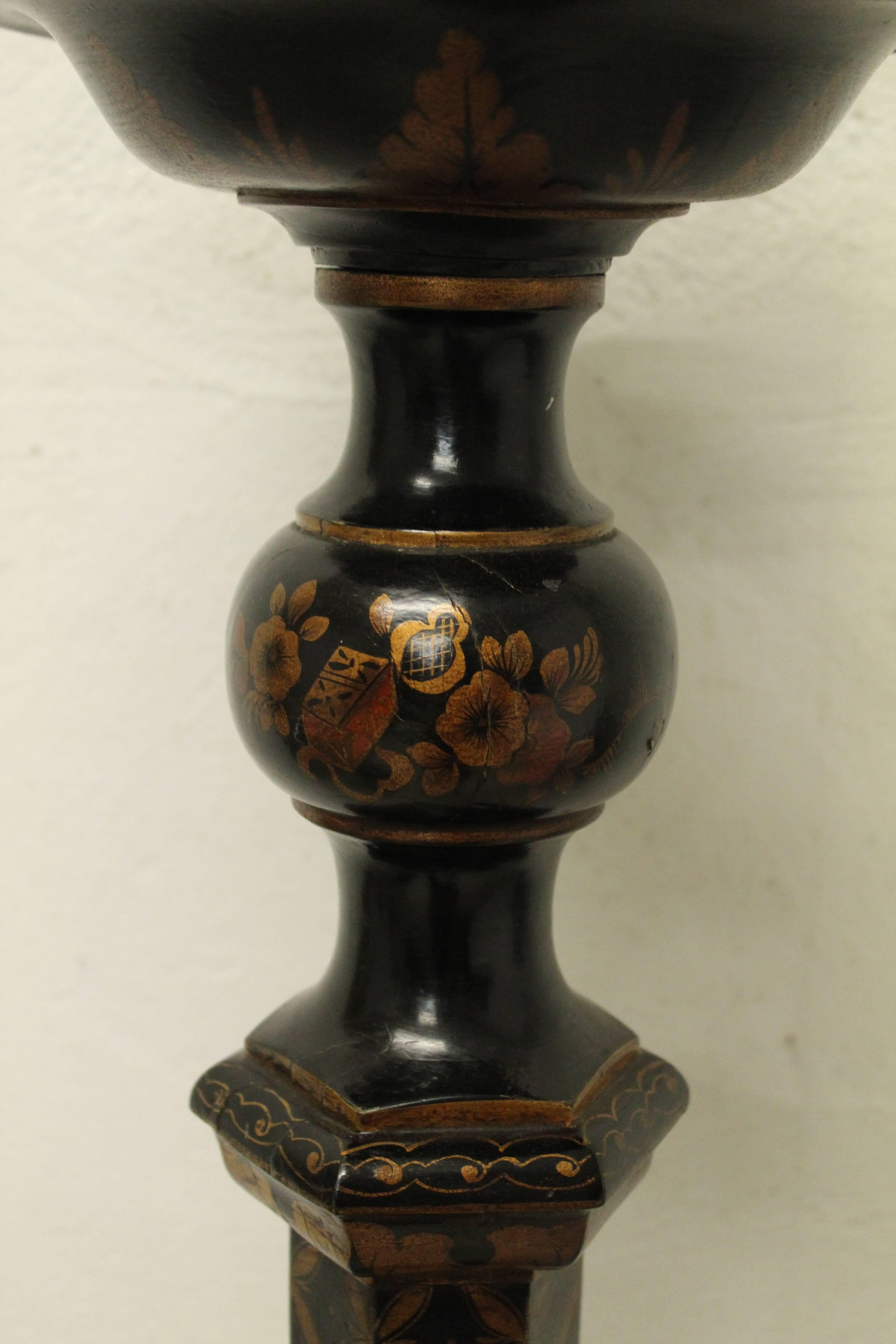 Black Lacquer Standard Lamp with Gilt Chinoiserie Decoration, French, circa 1950 8