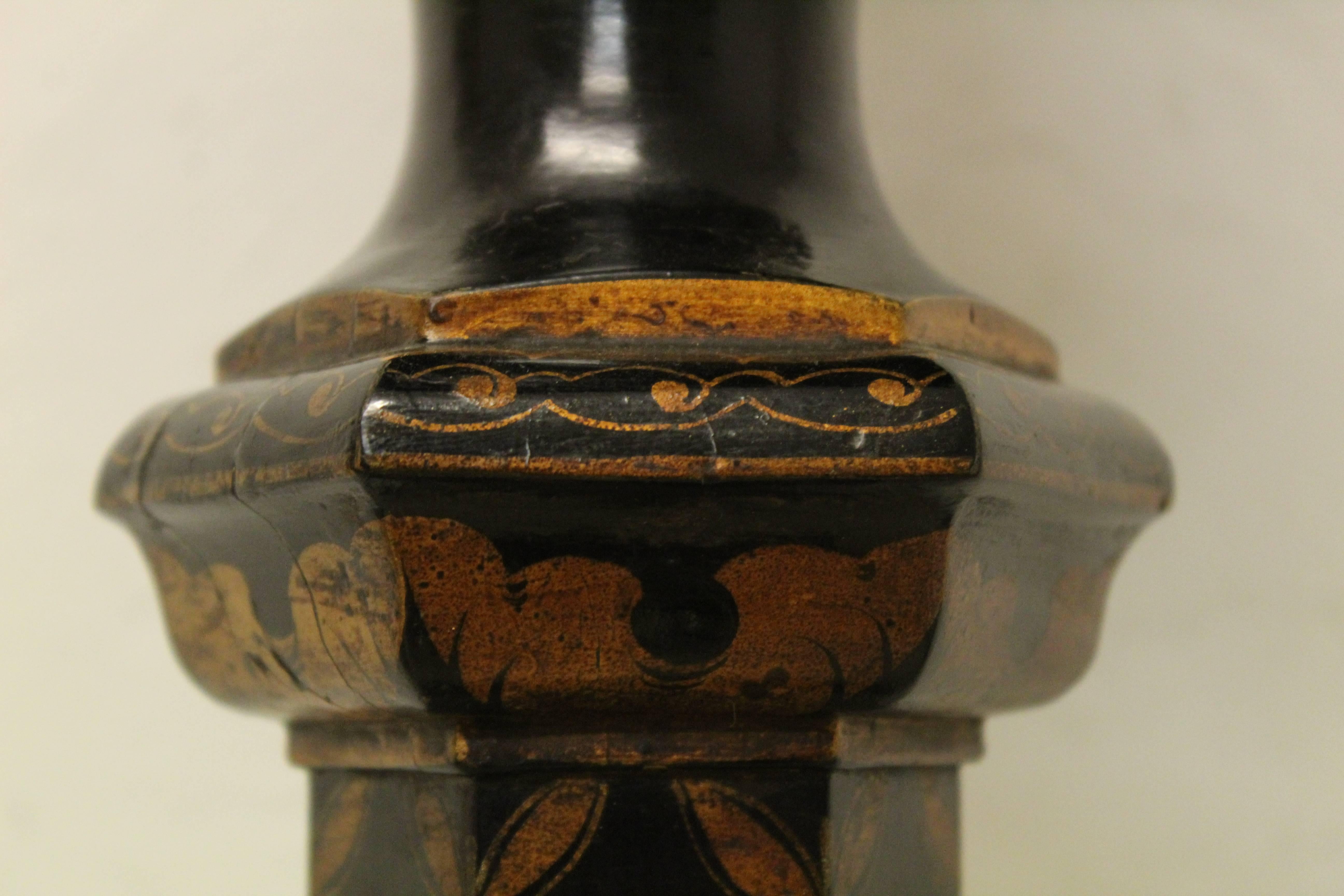 Lampe standard en laque noire avec décoration de chinoiserie dorée, France, vers 1950 7