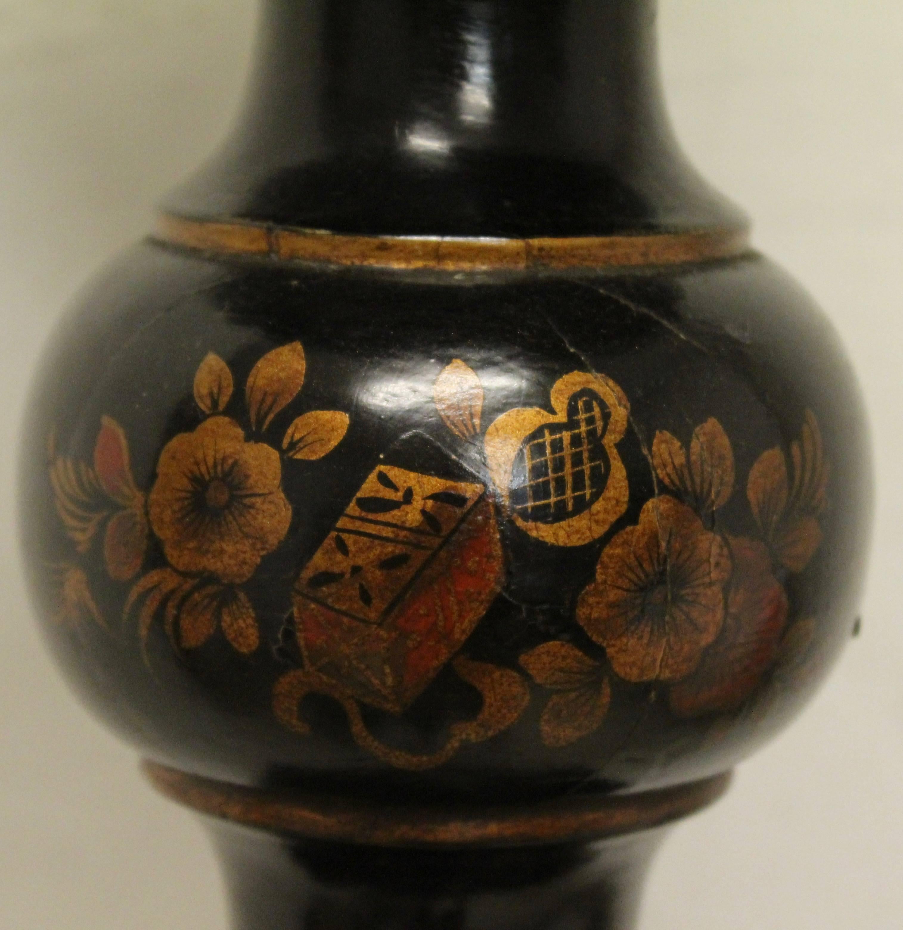 Black Lacquer Standard Lamp with Gilt Chinoiserie Decoration, French, circa 1950 10