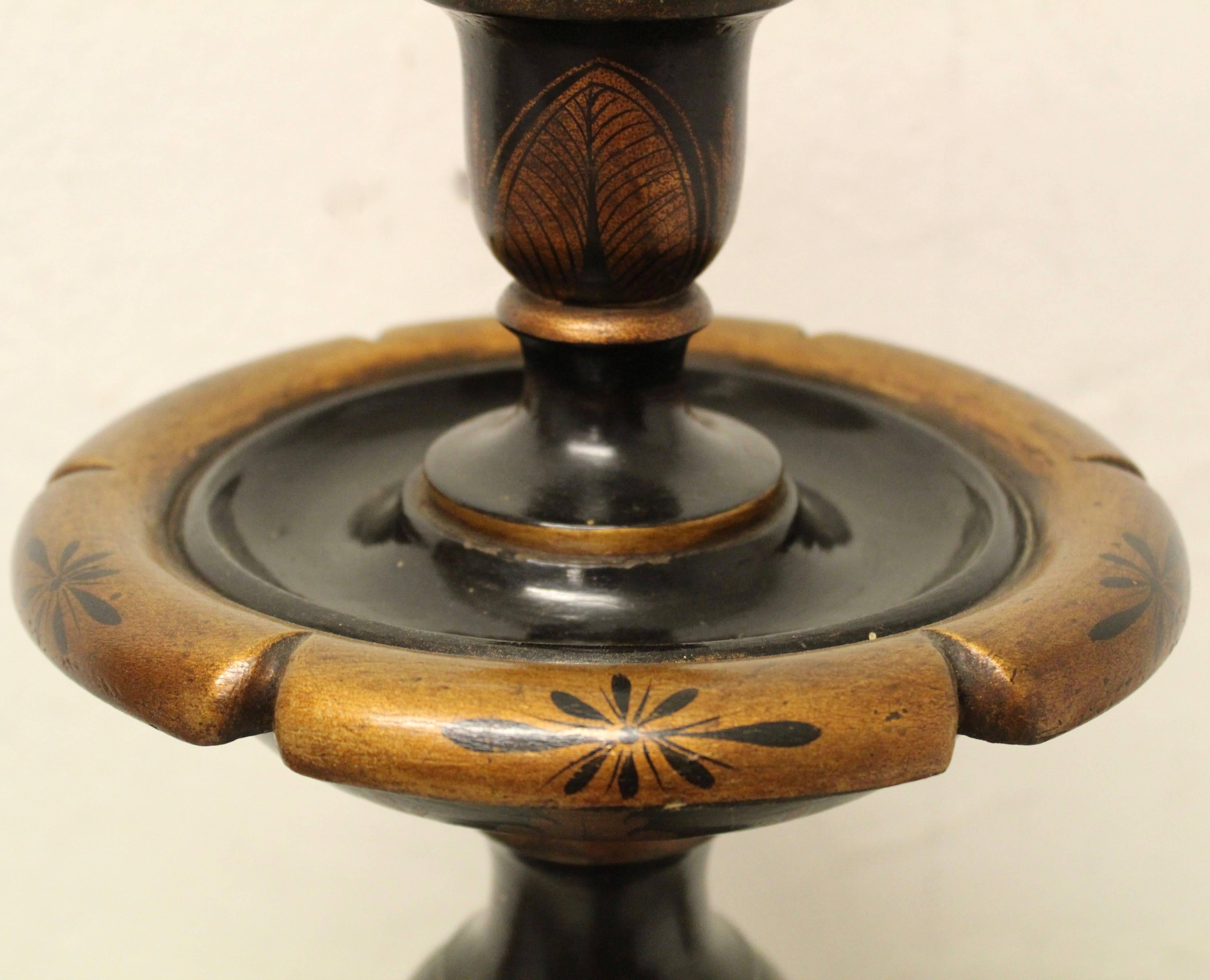 Lampe standard en laque noire avec décoration de chinoiserie dorée, France, vers 1950 11