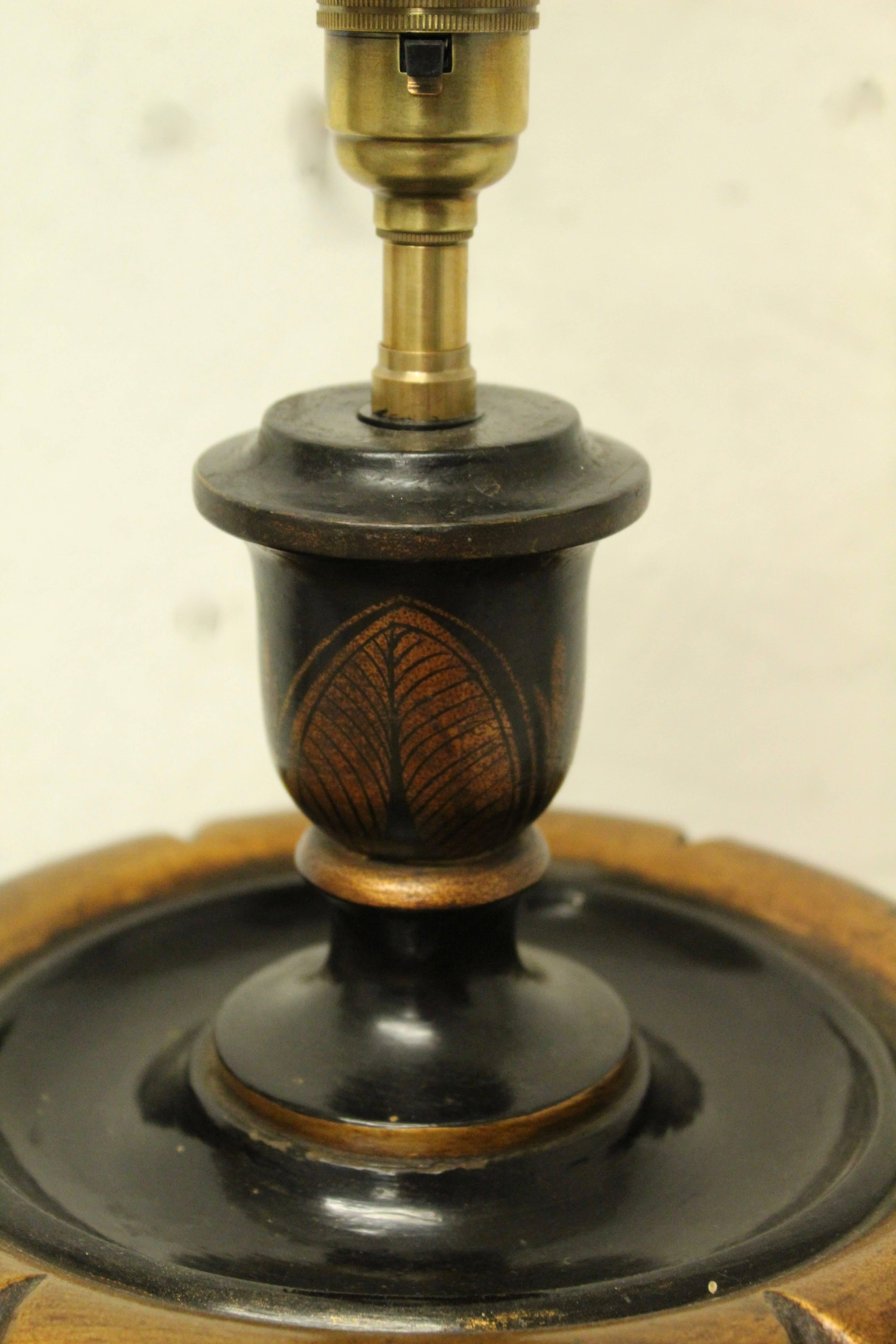 Lampe standard en laque noire avec décoration de chinoiserie dorée, France, vers 1950 12