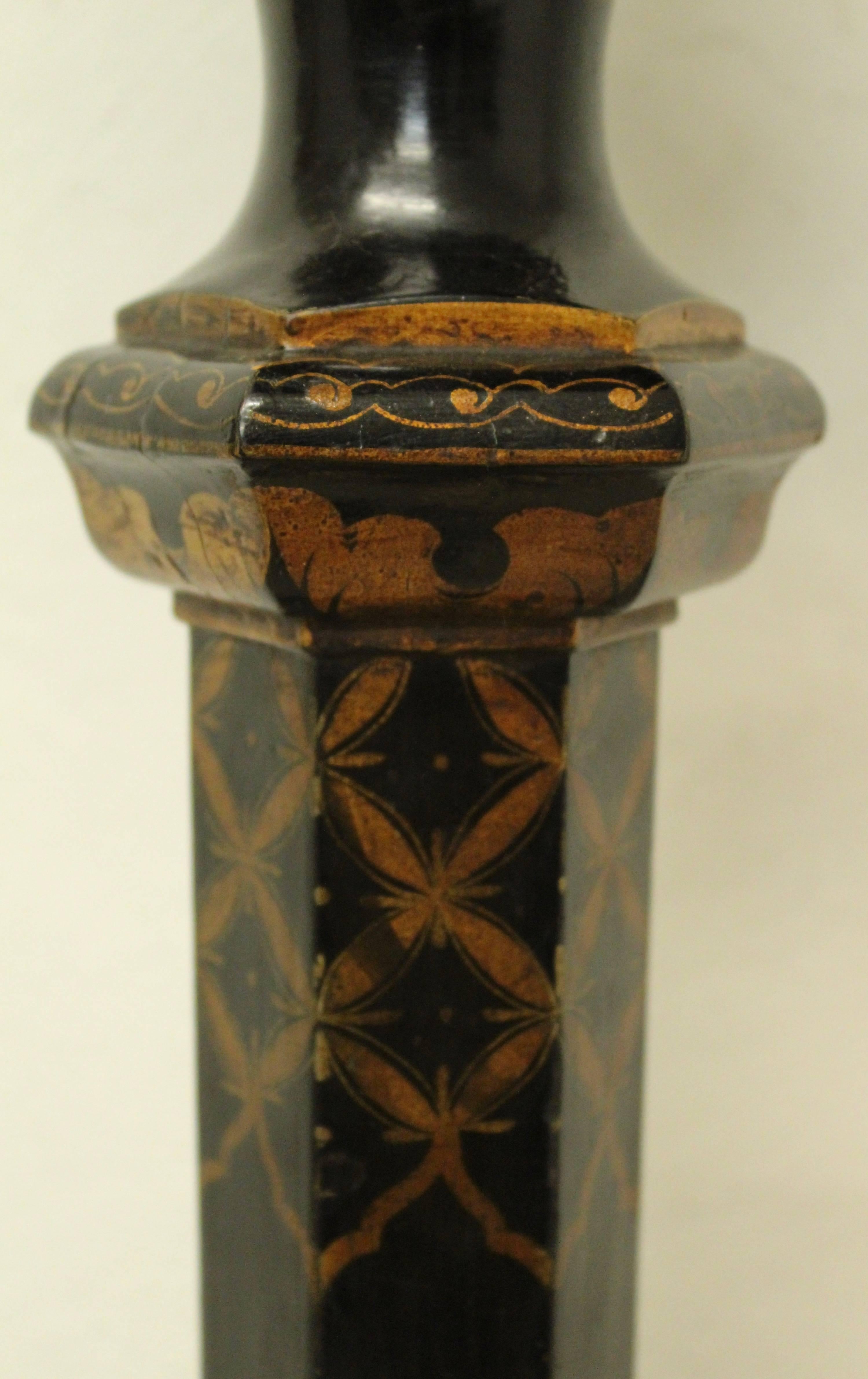 Lampe standard en laque noire avec décoration de chinoiserie dorée, France, vers 1950 3