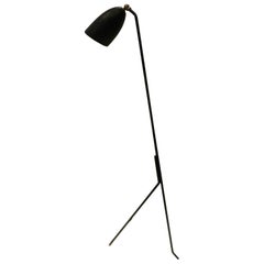 Lampada da terra a treppiede in lacca nera Attribuita a Greta Margusson Grossman 1950.