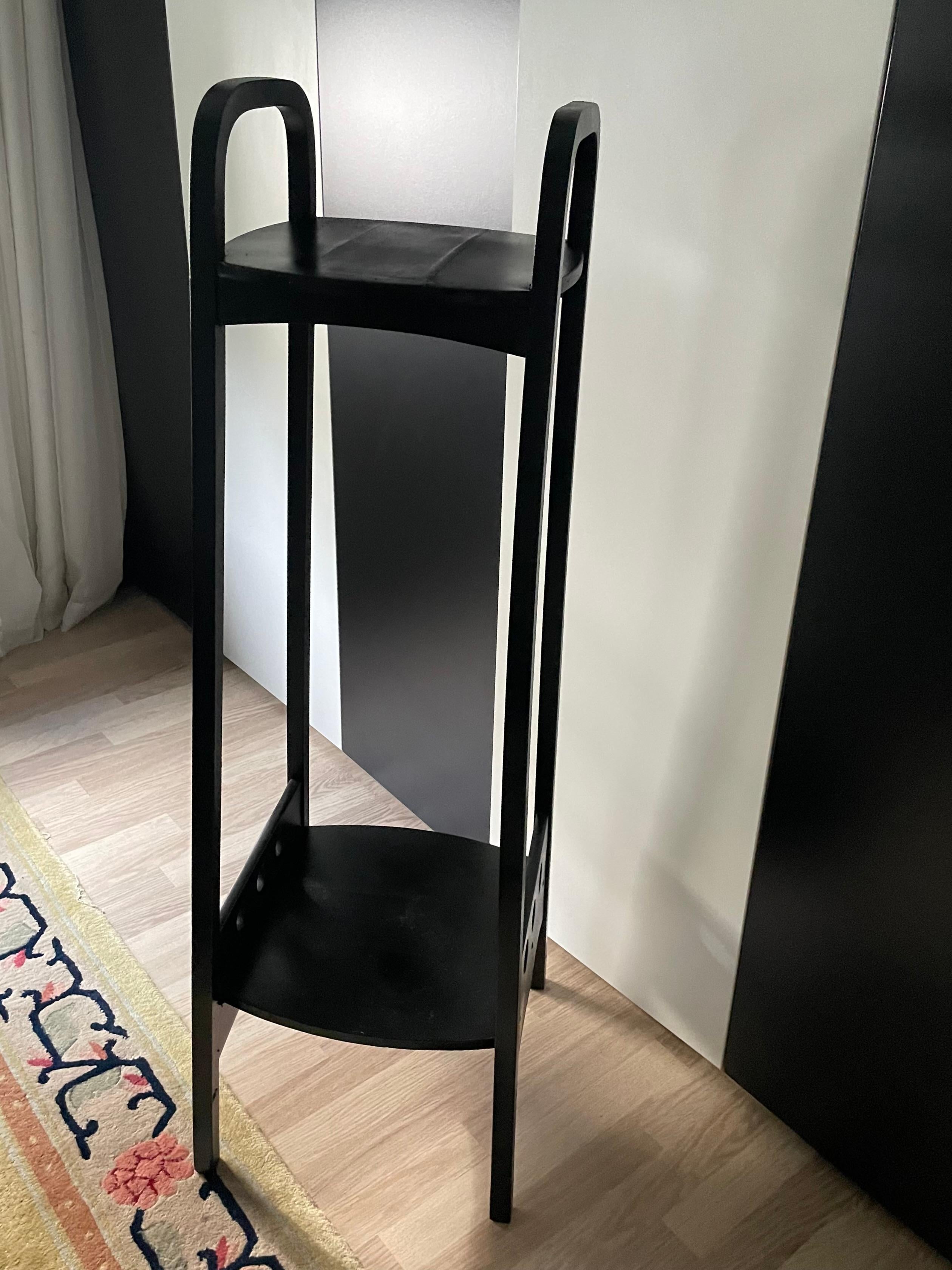 A beech bentwood designed by Josef Hoffmann for Thonet ( West Germany).
Can also be used as a planter.
West Germany 1905.