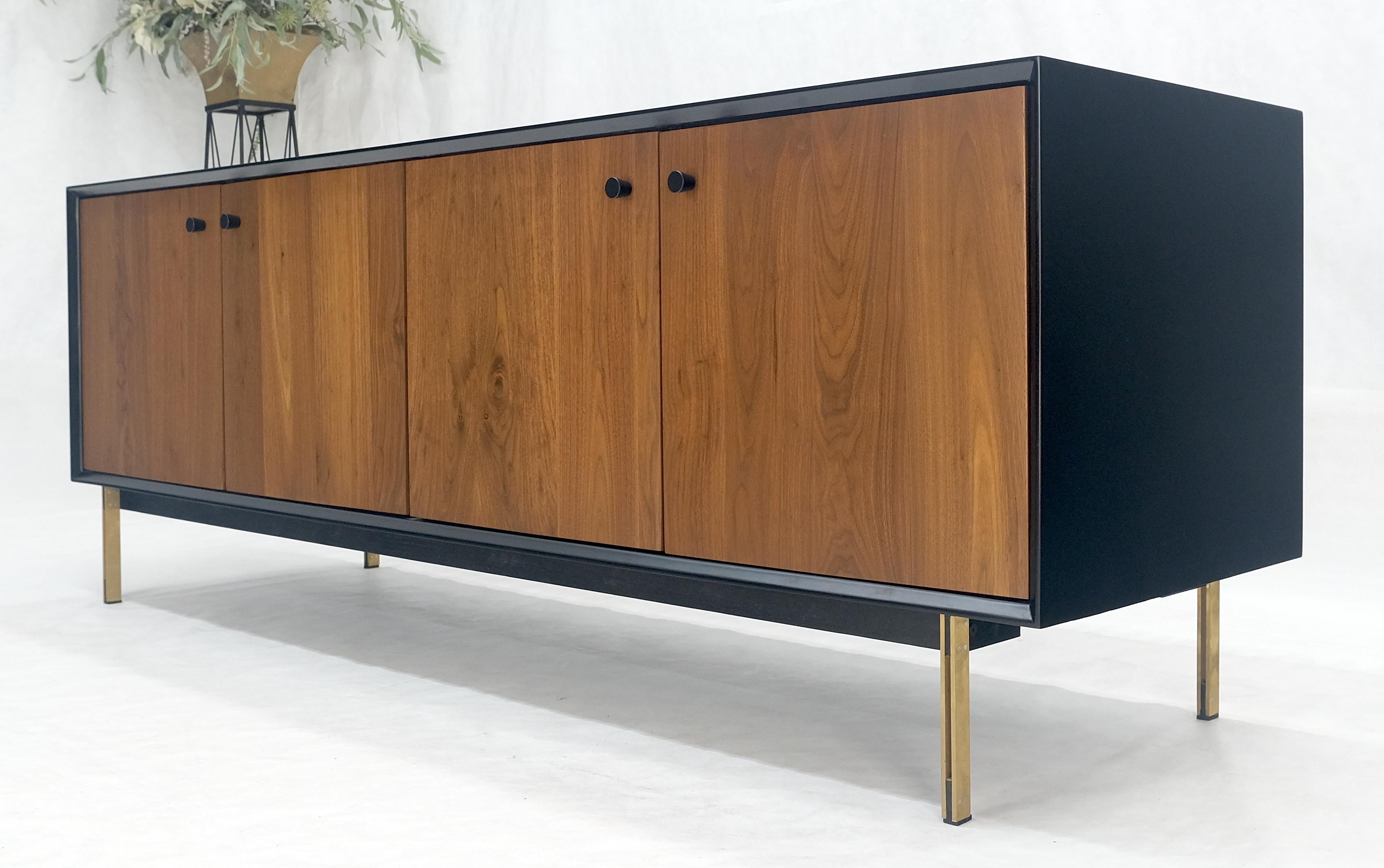 Lacca nera Noce Gambe in ottone 77
