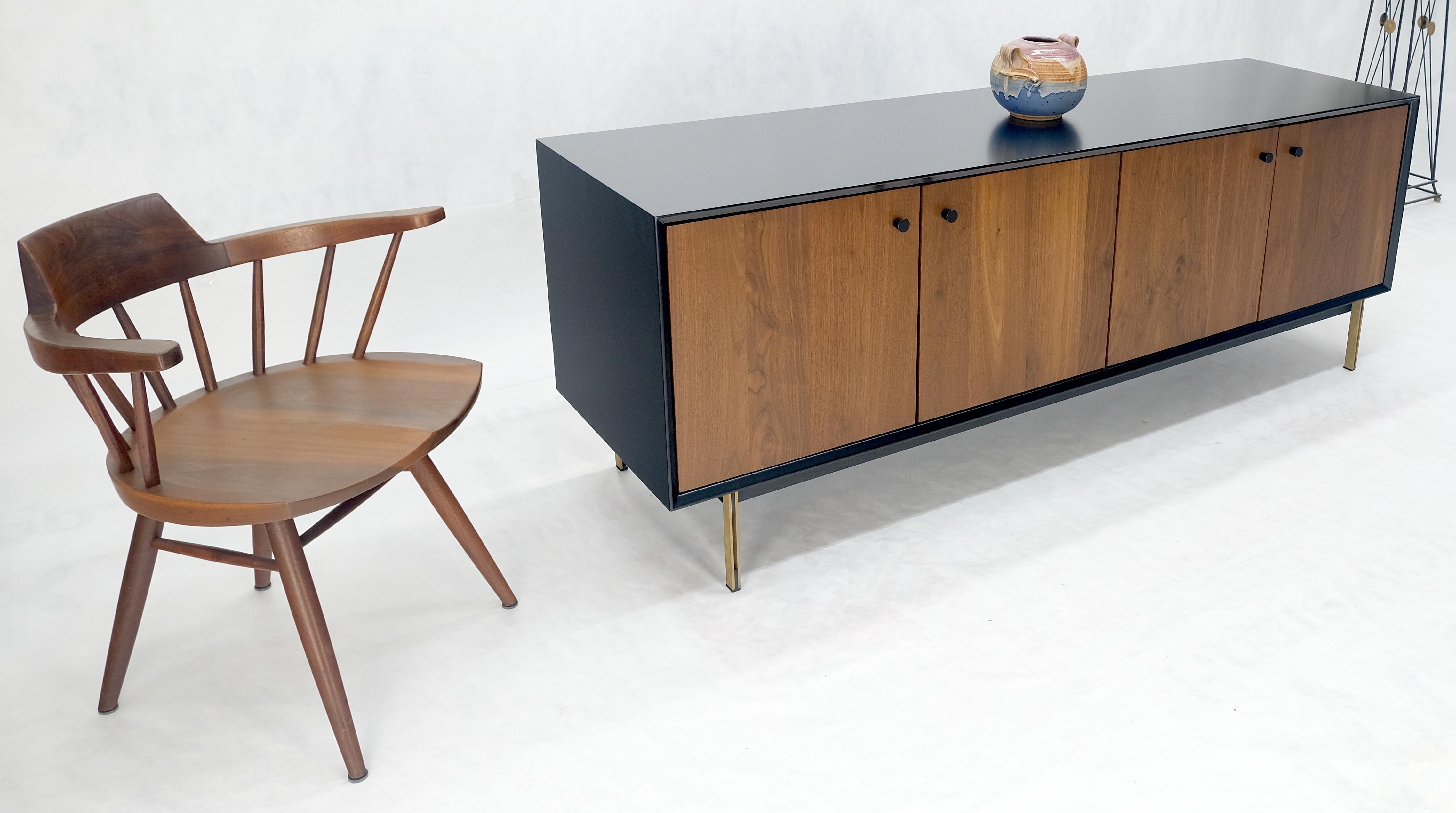 Lacca nera Noce Gambe in ottone 77