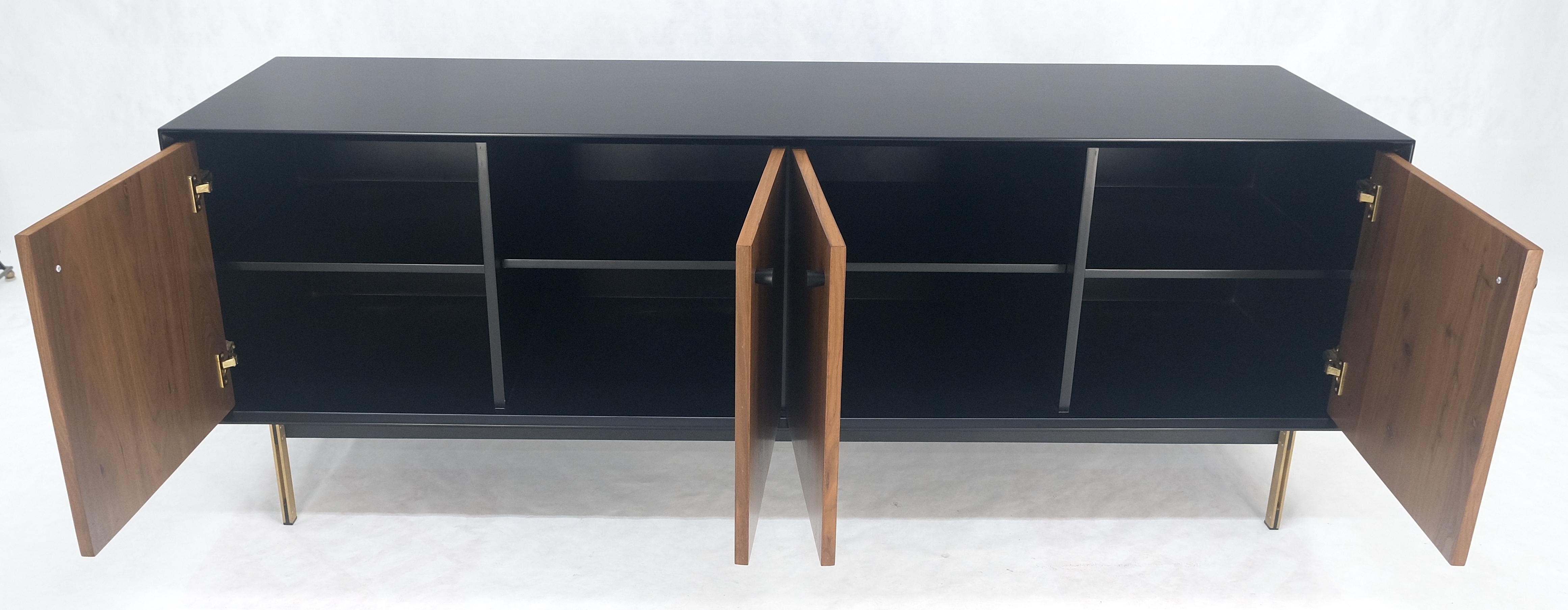 Lacca nera Noce Gambe in ottone 77