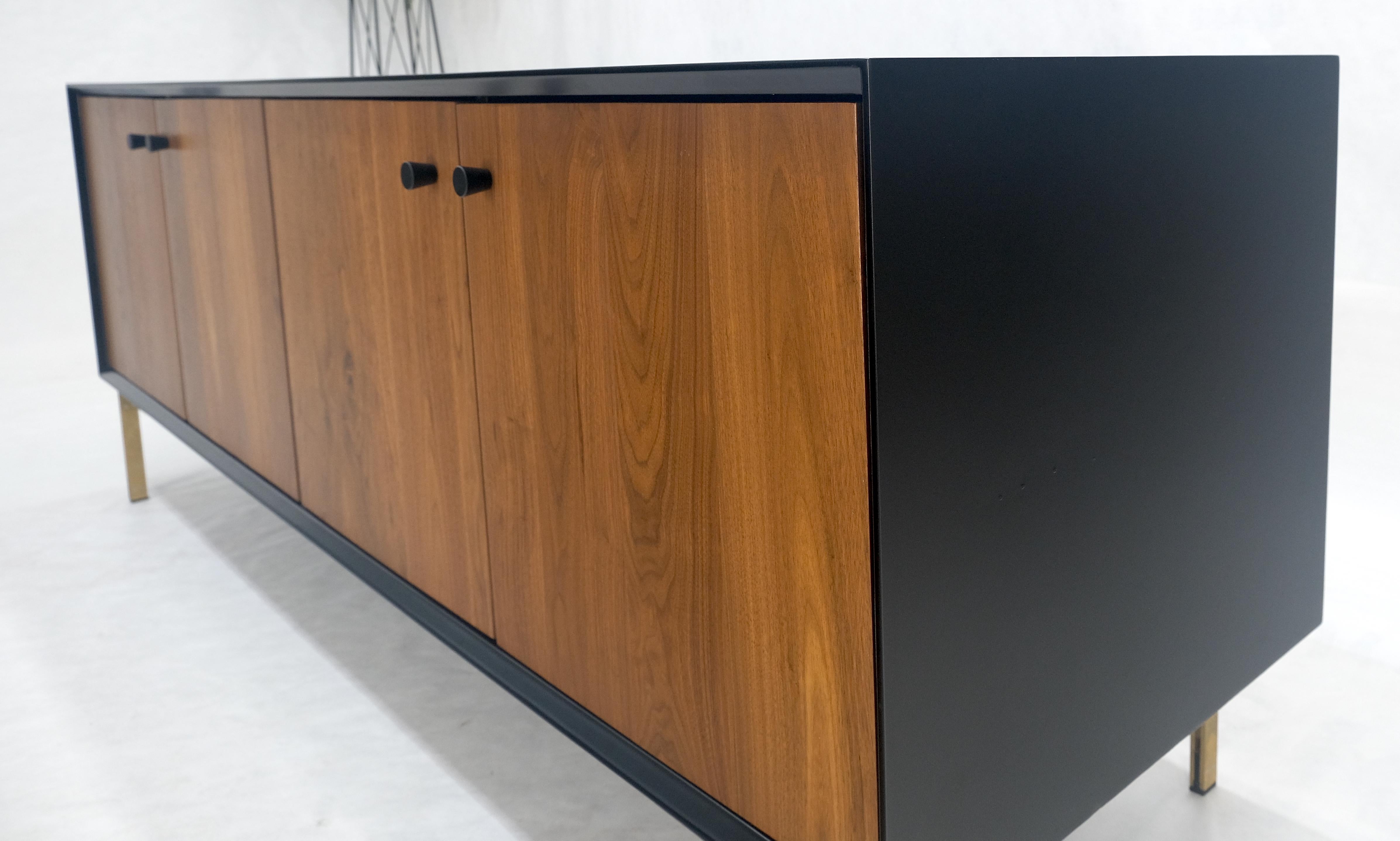 Lacca nera Noce Gambe in ottone 77