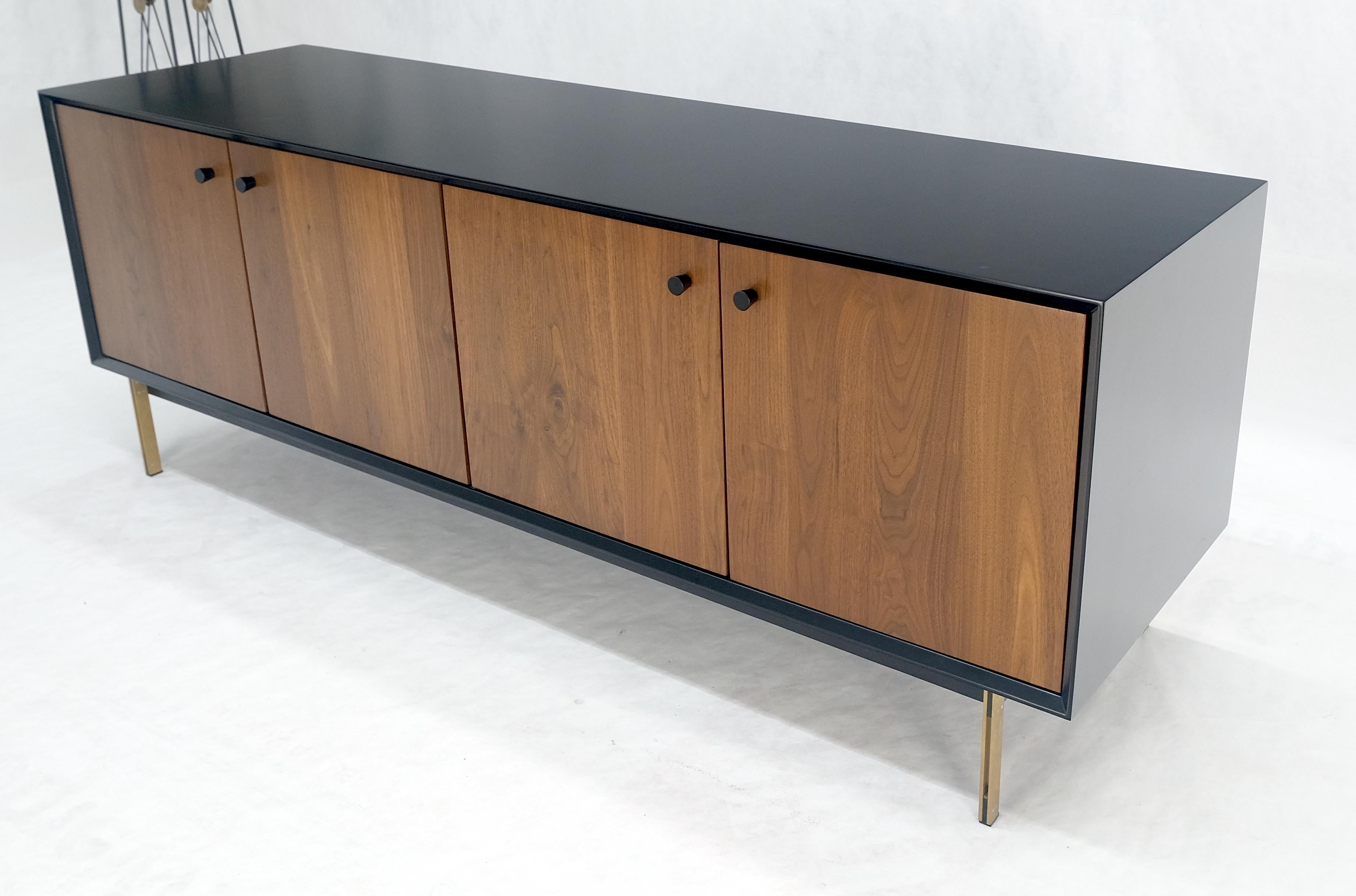 Lacca nera Noce Gambe in ottone 77