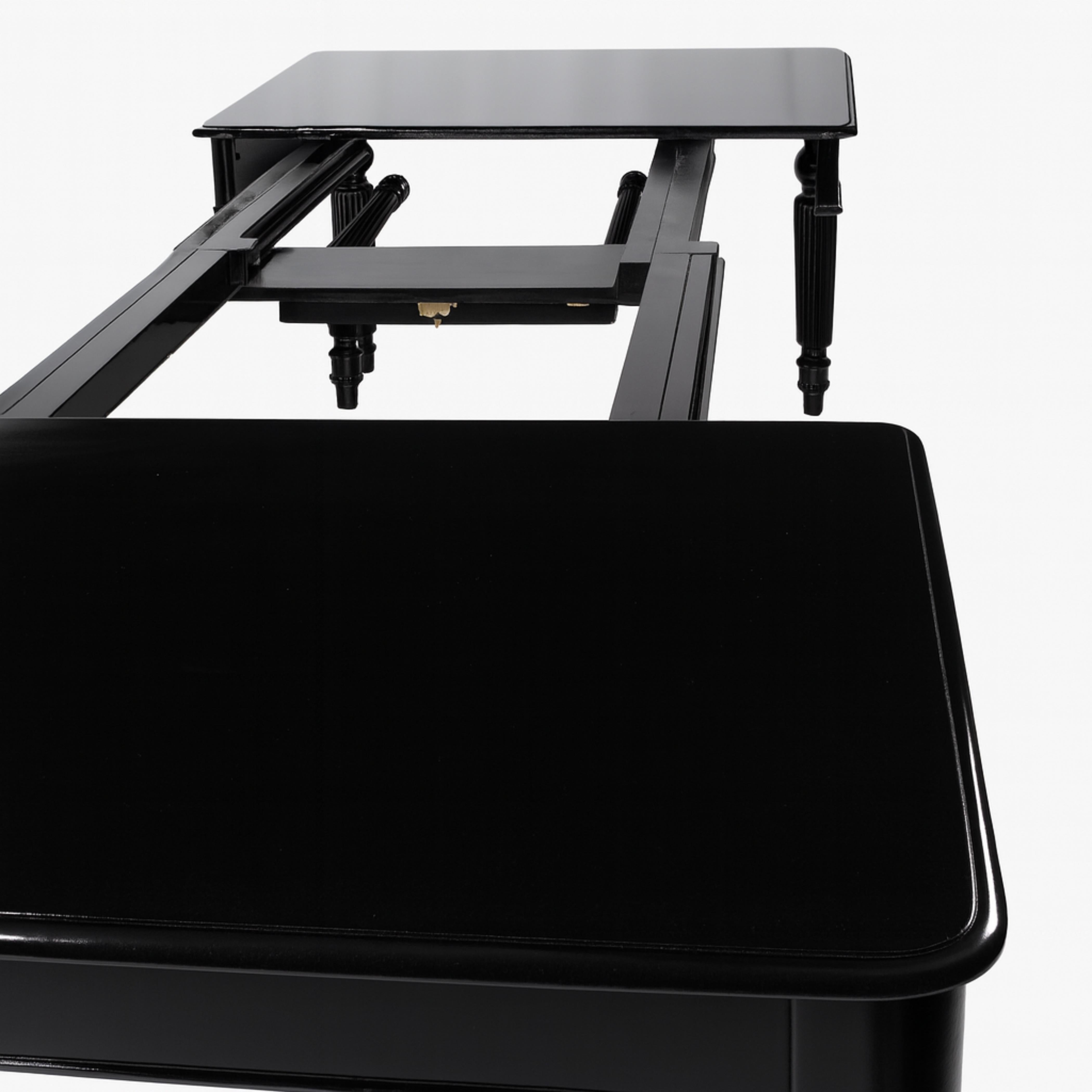 Portugais Table de salle à manger en noyer laqué noir, début du 20e siècle en vente