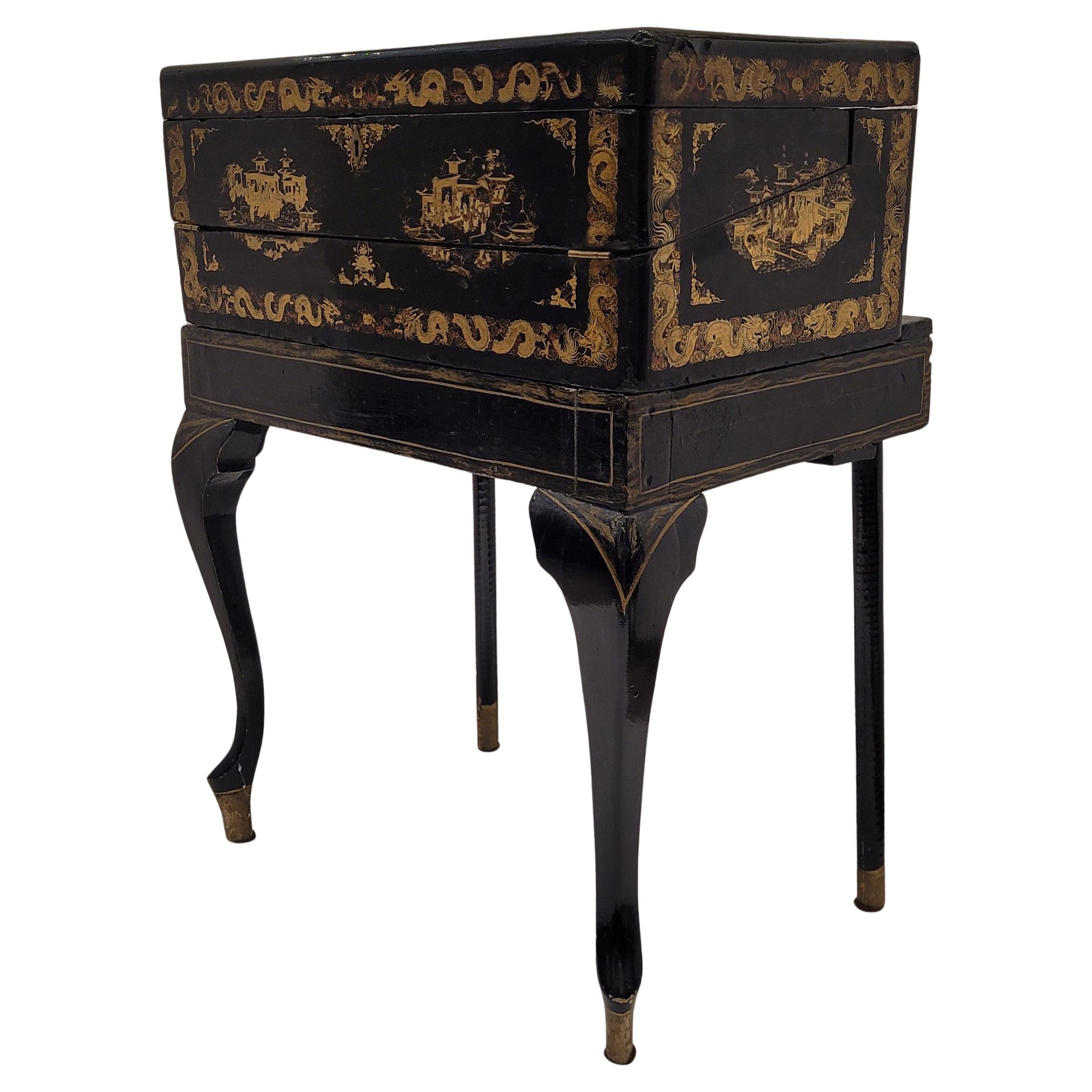 Bureau de voyage en bois chinoiserie laqué noir George III en vente